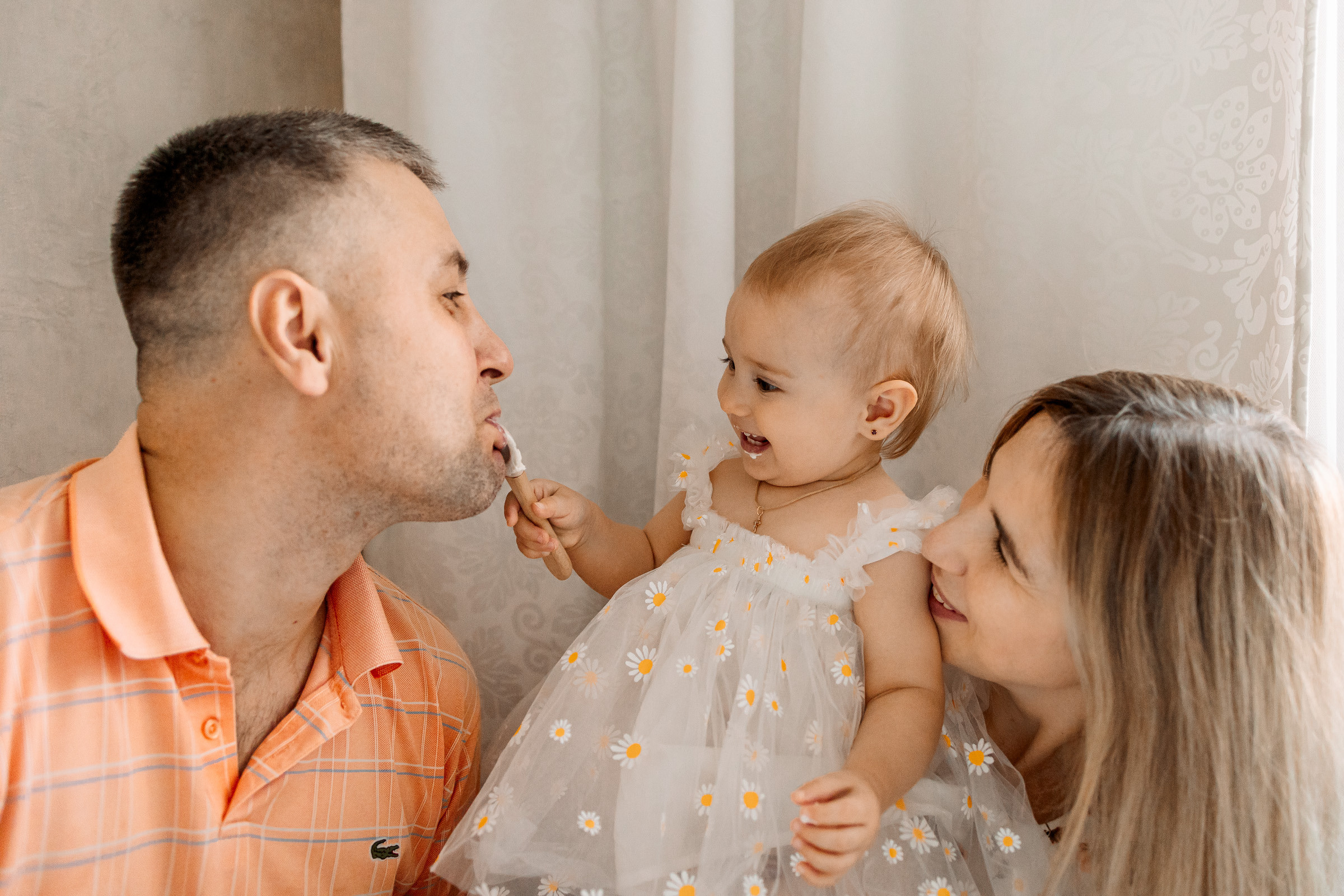 Первый тортик Даши. Семейный Фотограф в Москве Евгения Симоненко