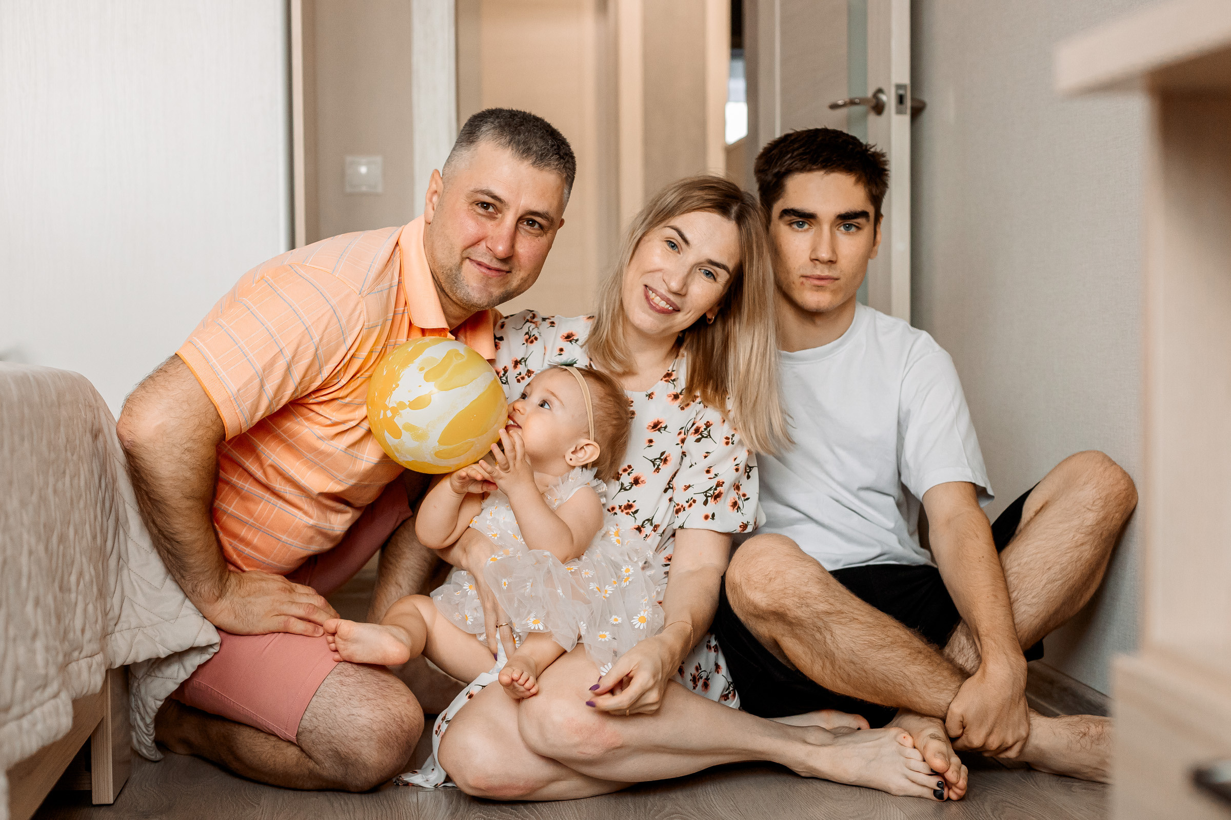 Первый тортик Даши. Семейный Фотограф в Москве Евгения Симоненко