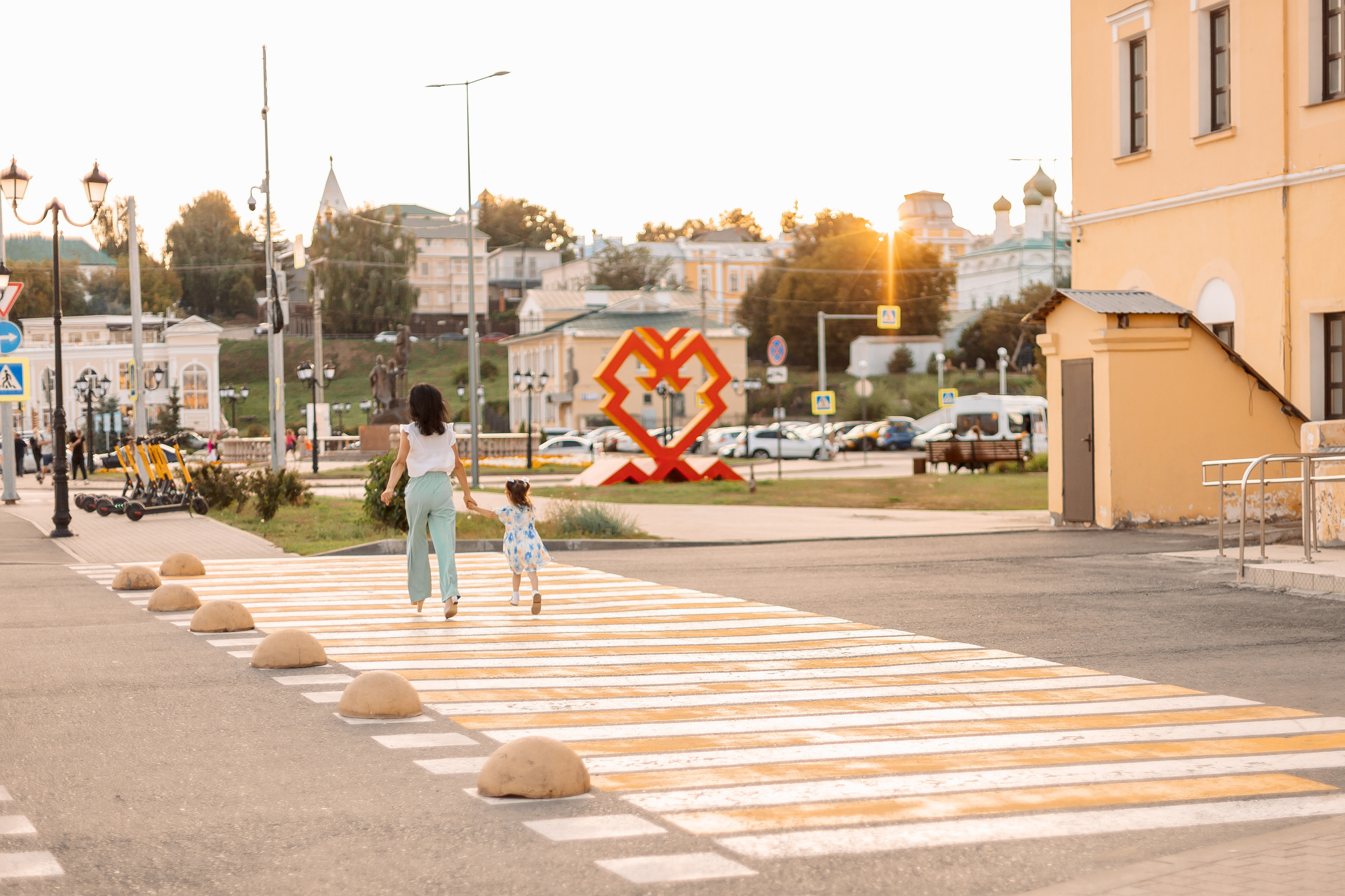 бежим по пешеходному переходу