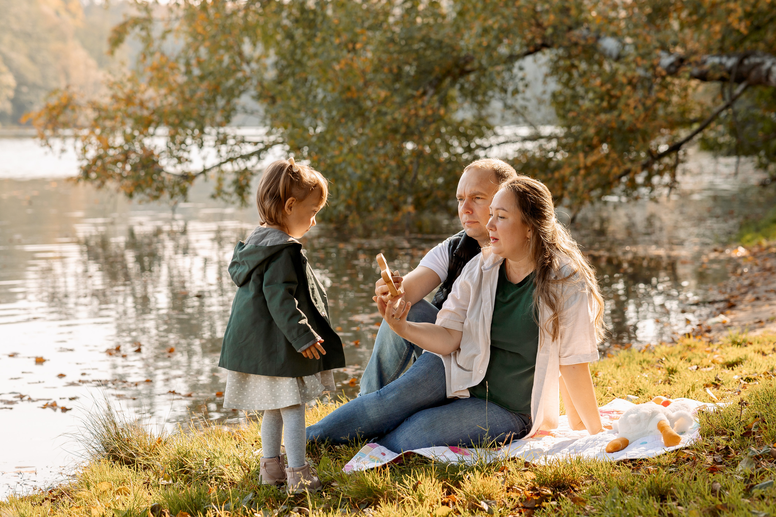 семейный пикник осенью