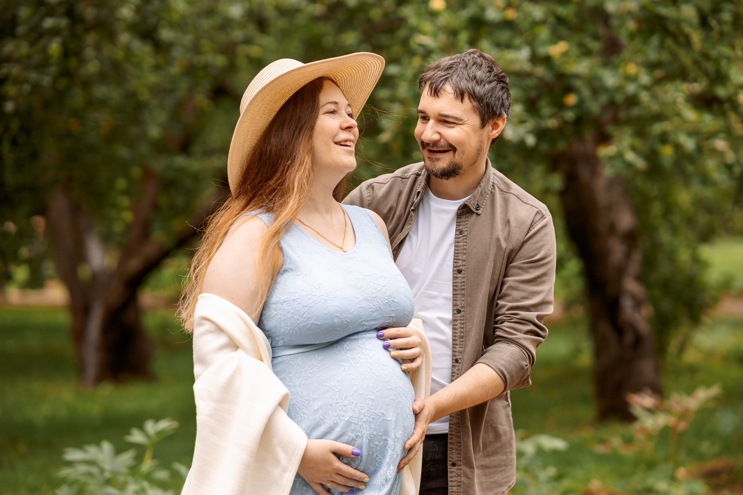 Беременная пара