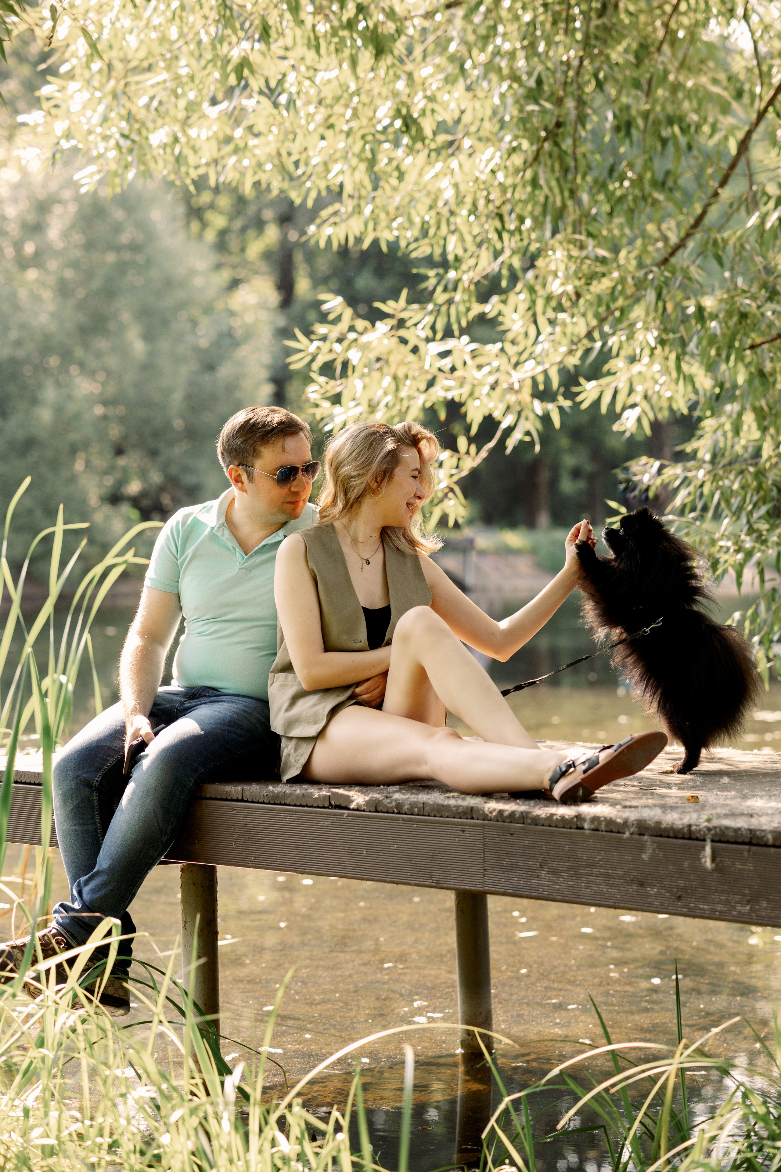 Прогулка втроем с собачкой