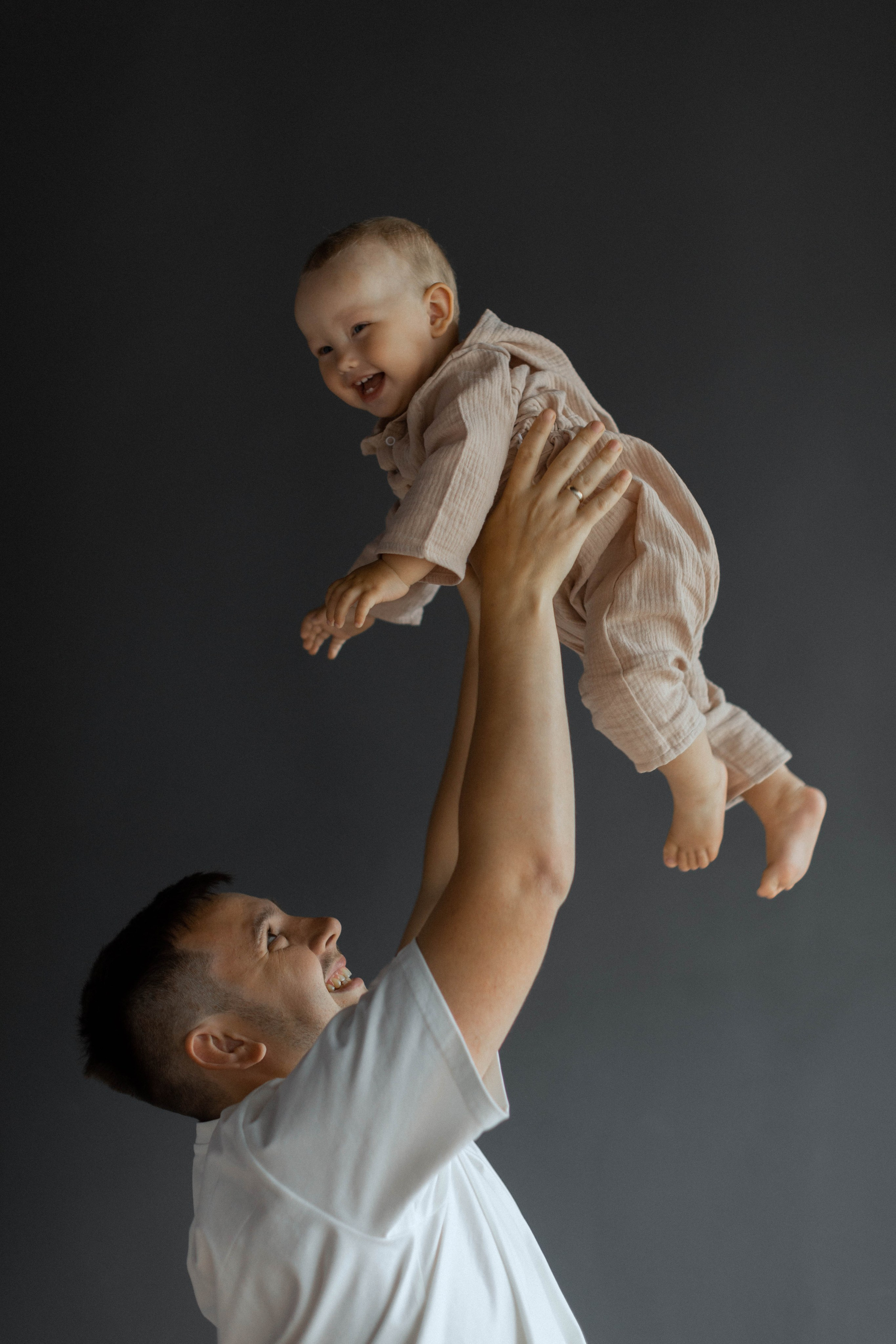 Артем, Виктория и их малыш