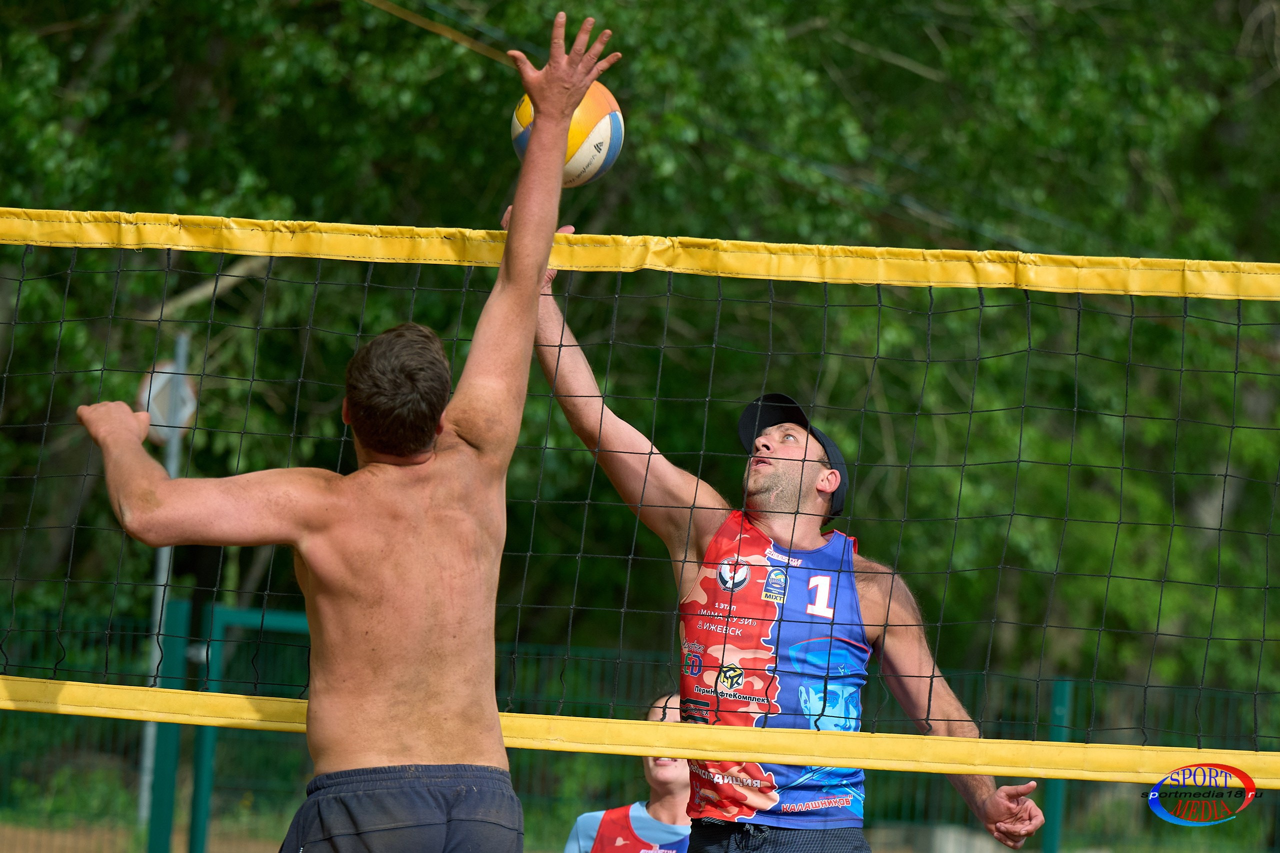 Пляжный волейбол. ПРИВОЛЖСКАЯ ЛИГА MIXT Ижевск 18.05.2025. Спортивный репортажный фотограф в Ижевске Сергей Мерзляков