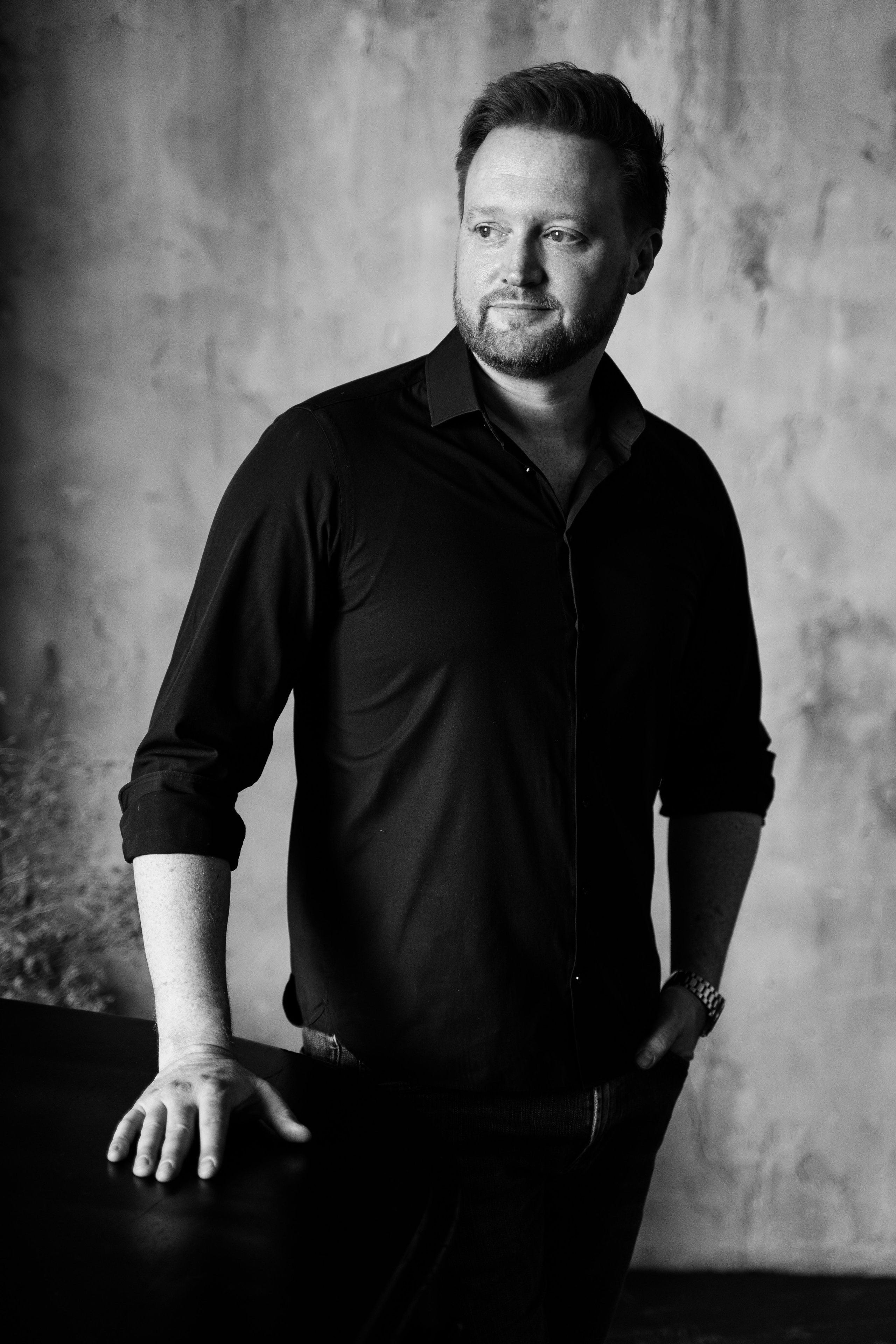 Профессиональная фотосъёмка Shaun Lewis для пресс-релиза и сайта компании.