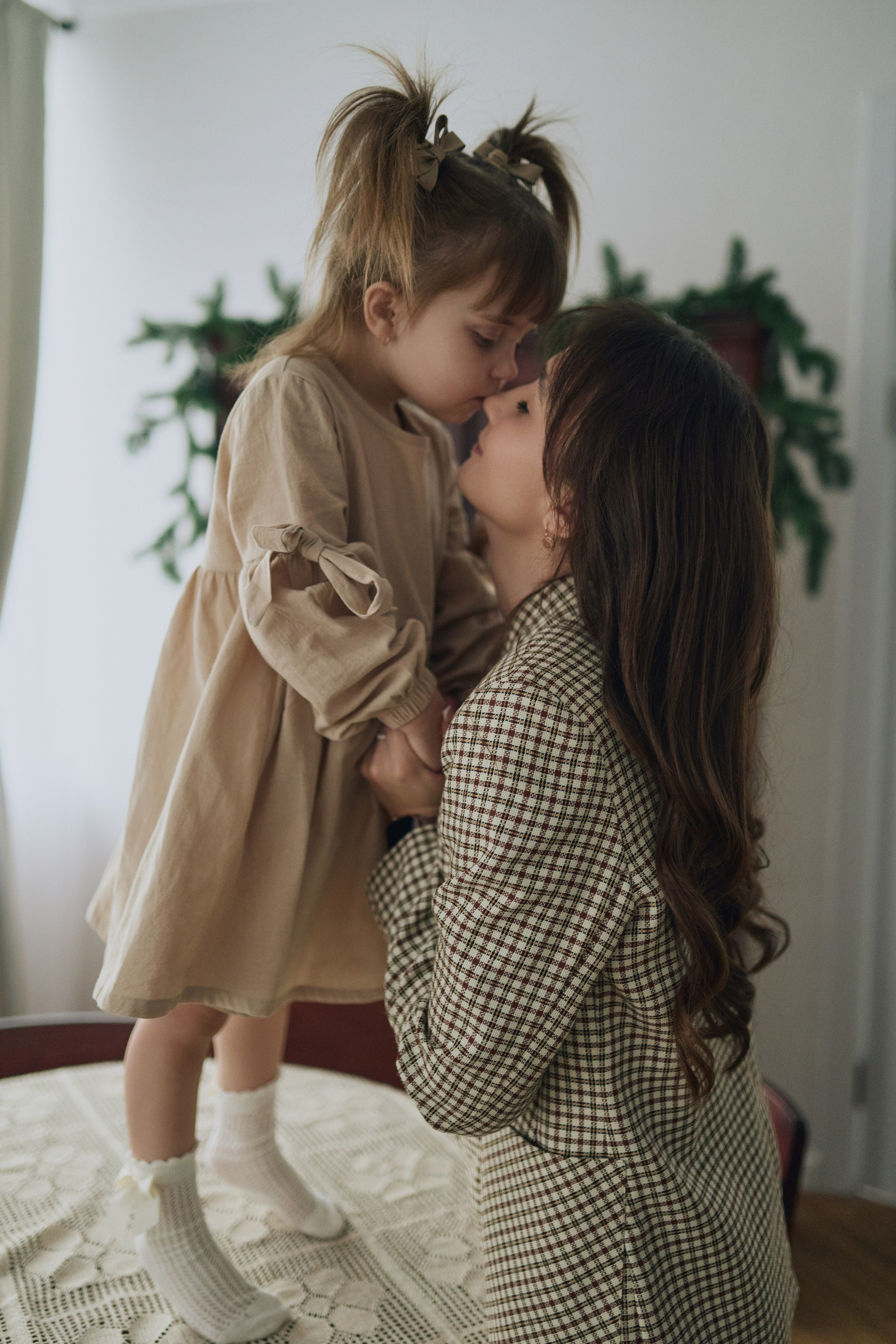 Студийная фотосессия мамы и дочки. Алина Каравайцева. Фотограф в городе Барнаул