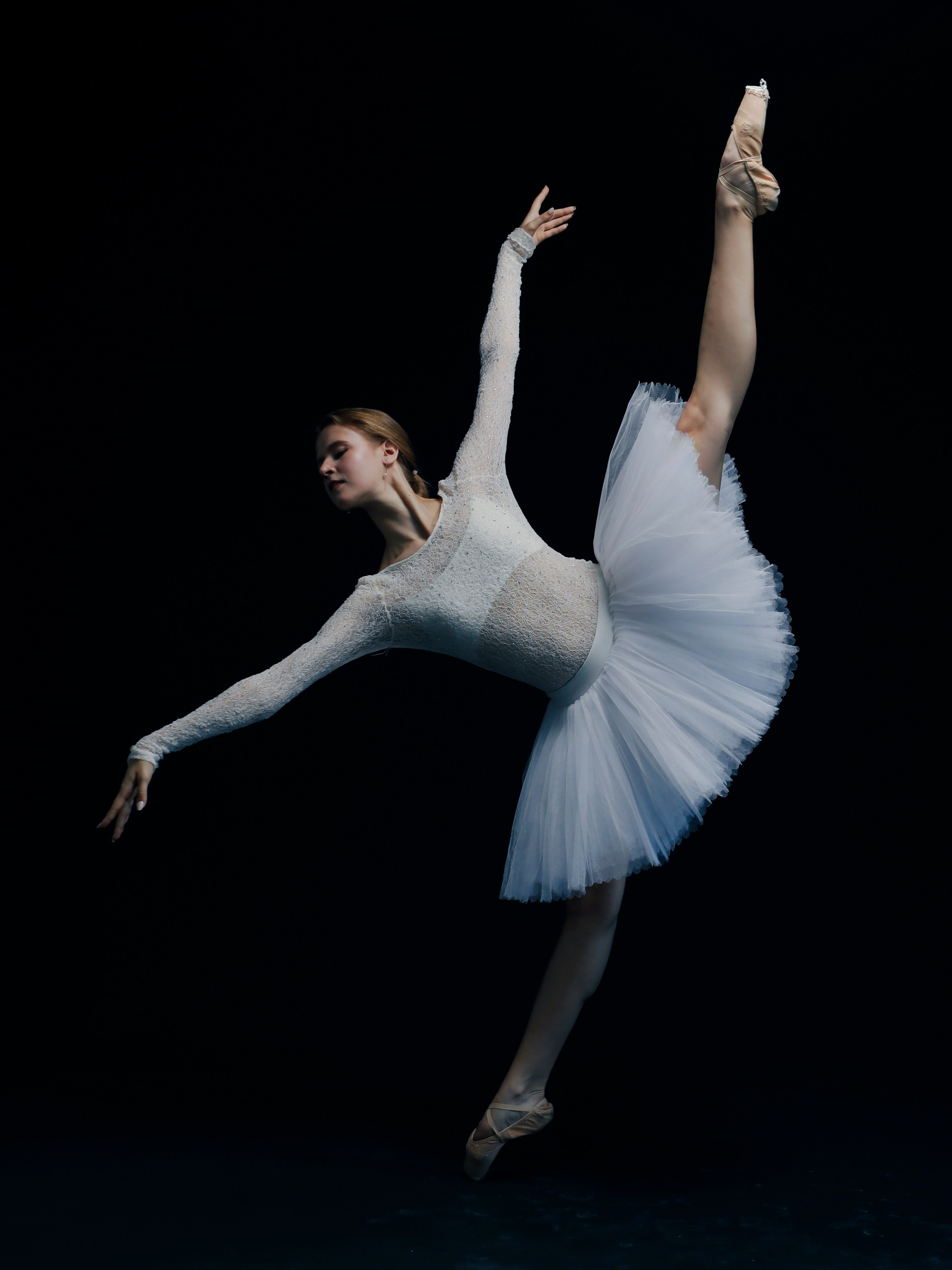 The silk and the tide. Elizabeth Marriott