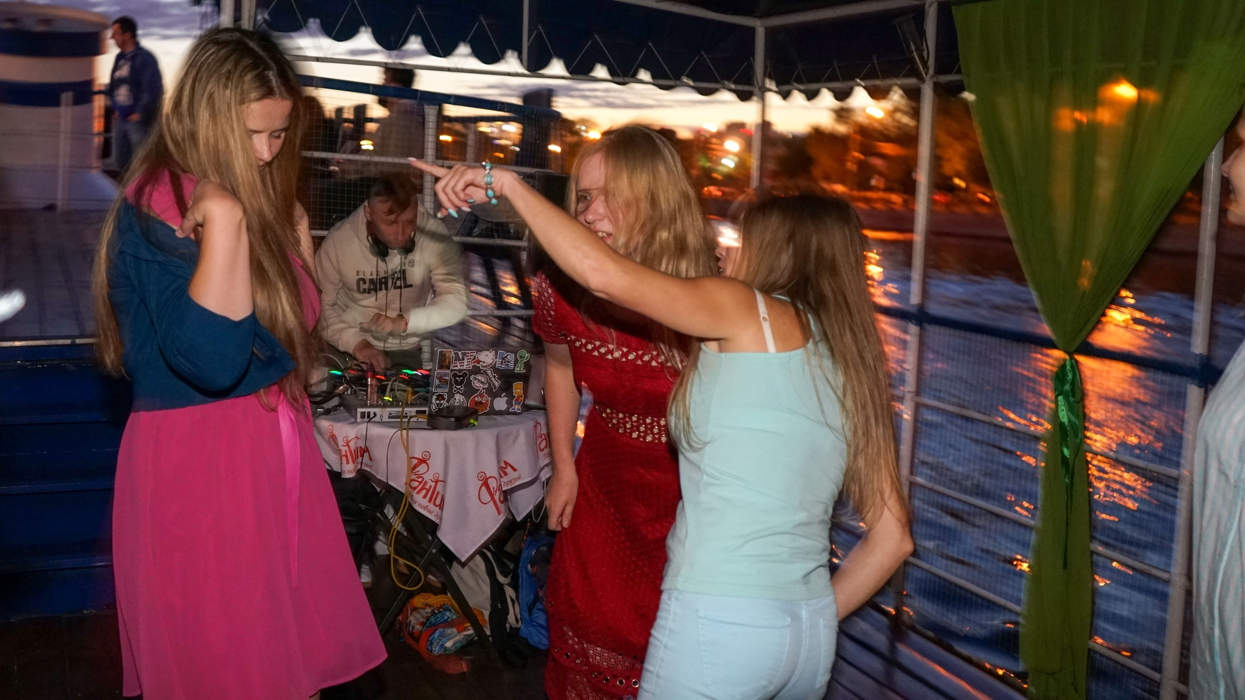 Танцы на воде | 24.07.21. Галерея Фантим