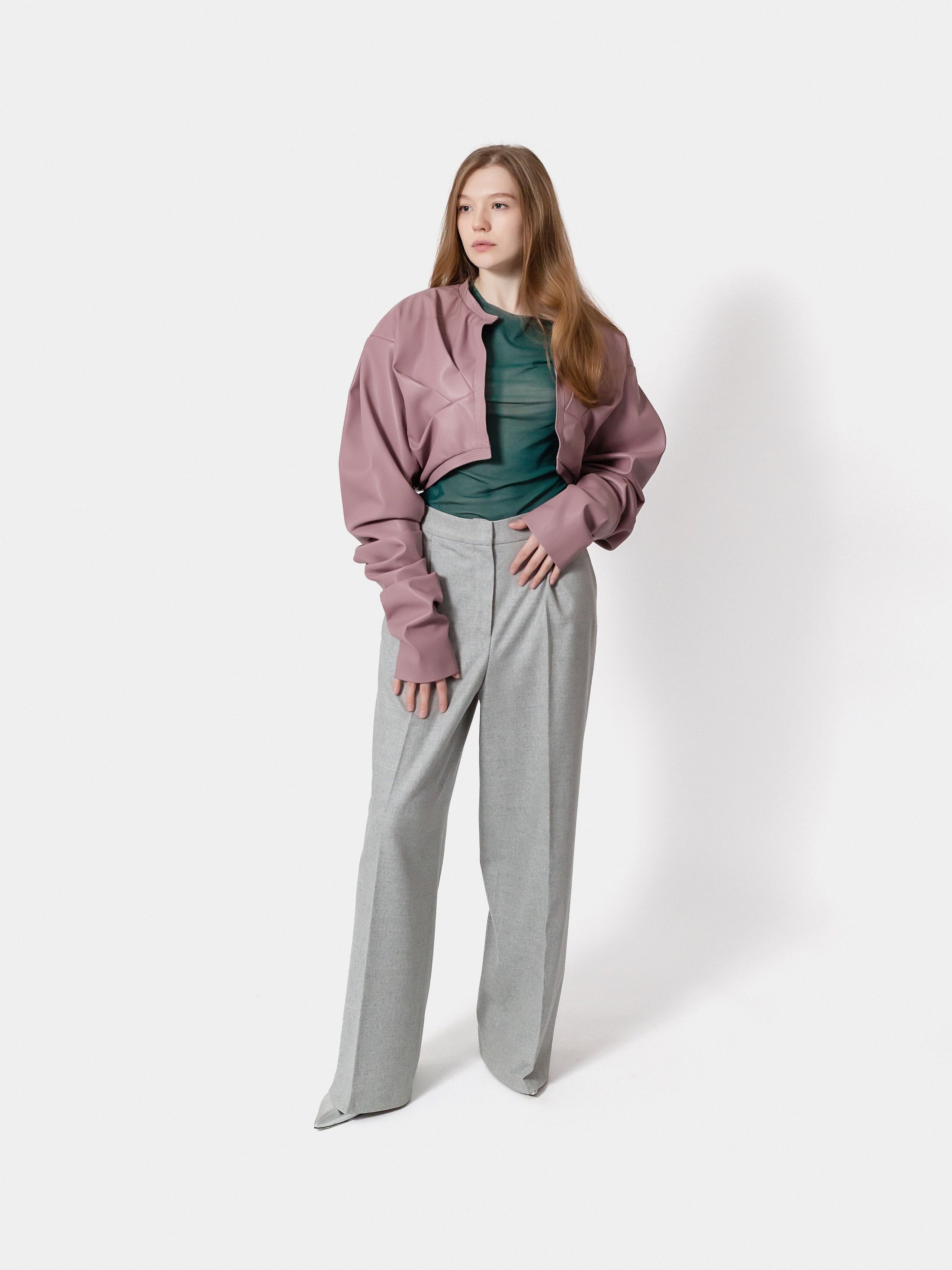 Фотосъемка с моделью на белом фоне. Коммерческий фотограф в Москве Павел Володин