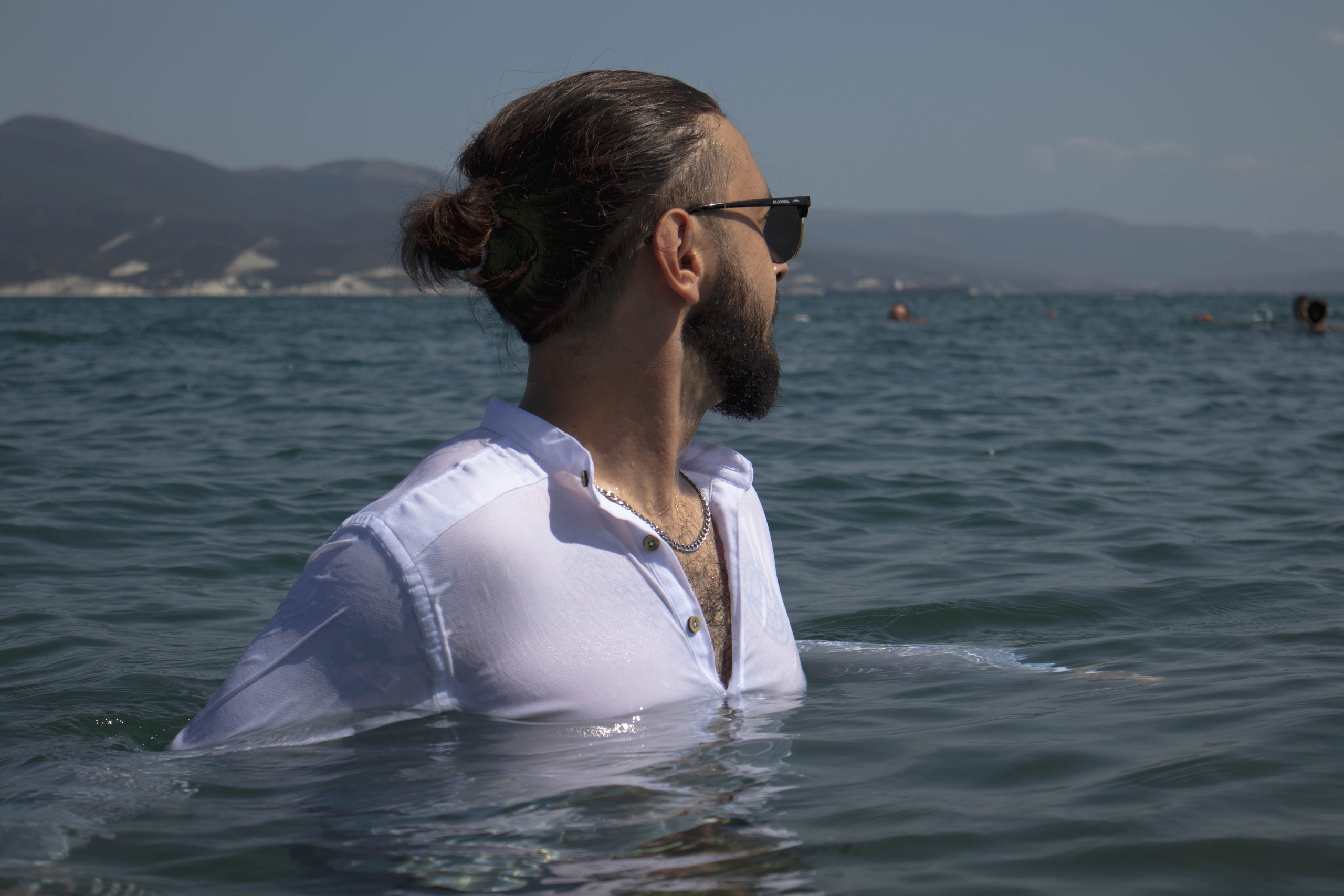 «Шаги по волнам: берег мечты». Уличный фотограф Города N