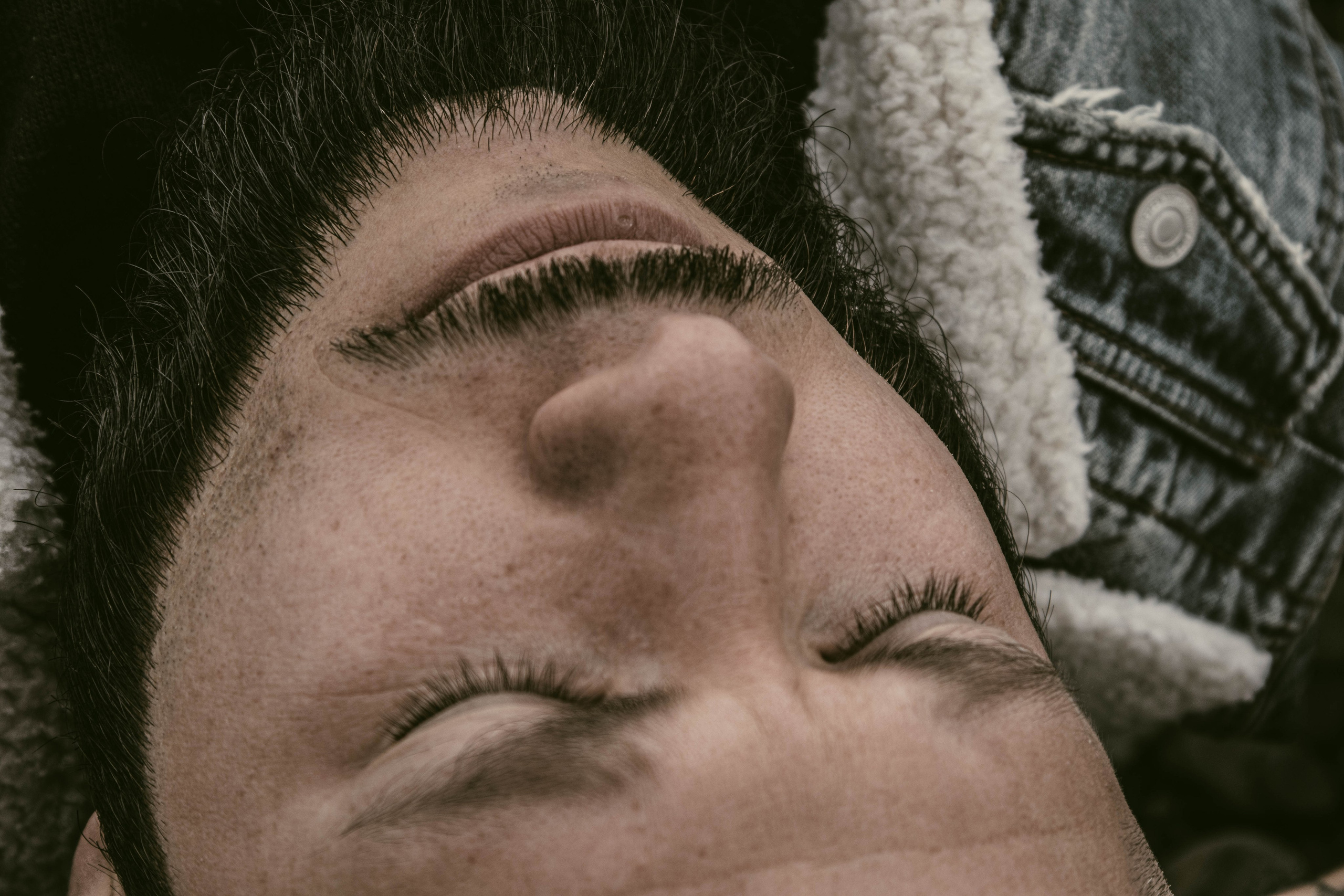 О. Уличный фотограф Города N