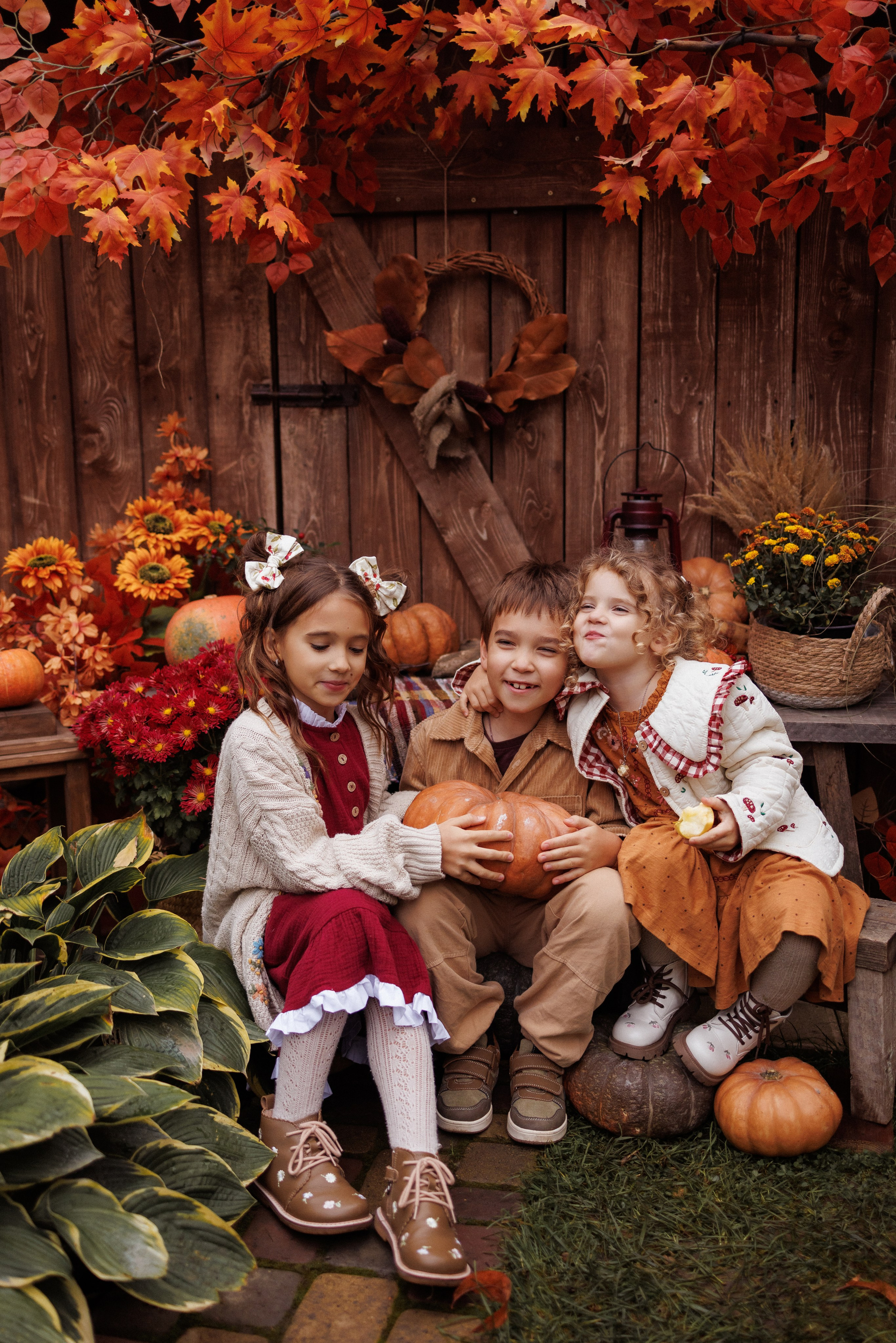 Семейная фотосессия в осенних декорациях фотостудии «Теплица», город Краснодар. Семейный и детский фотограф в Краснодаре Анна Трашкова