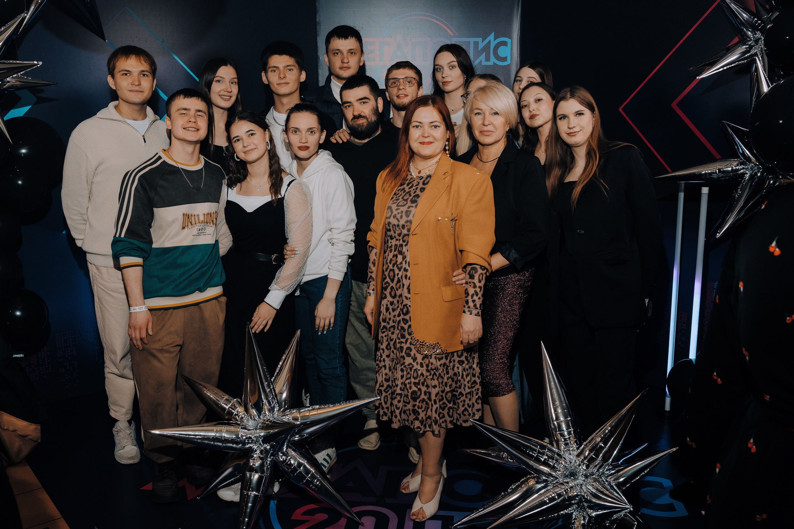 20 ЛЕТ МЕГАПОЛИС ЧЕЛЯБИНСК ХЕДЛАЙНЕР ЕЛКА. Репортажный фотограф Зуев Роман г. Челябинск