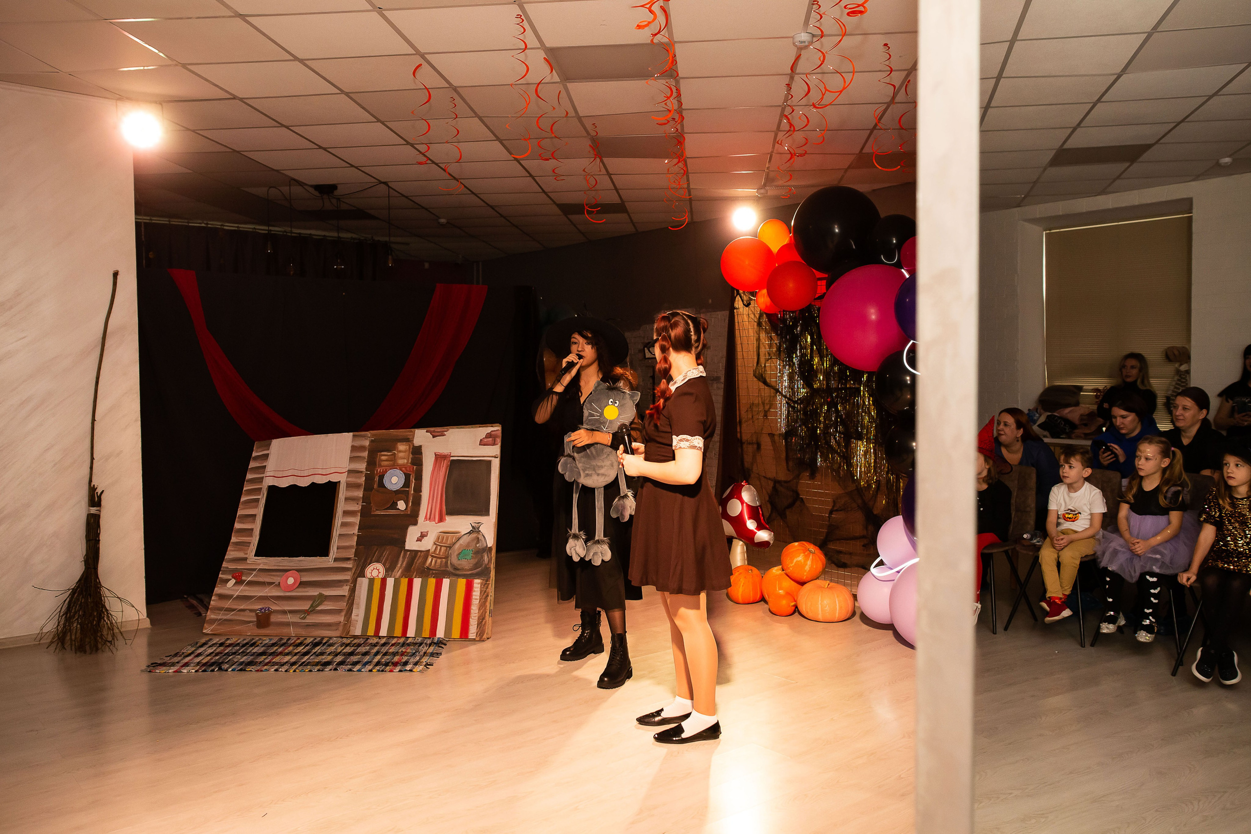 Верхом на помеле спектакль интерактивный. Семейный и детский фотограф Анна Петракова