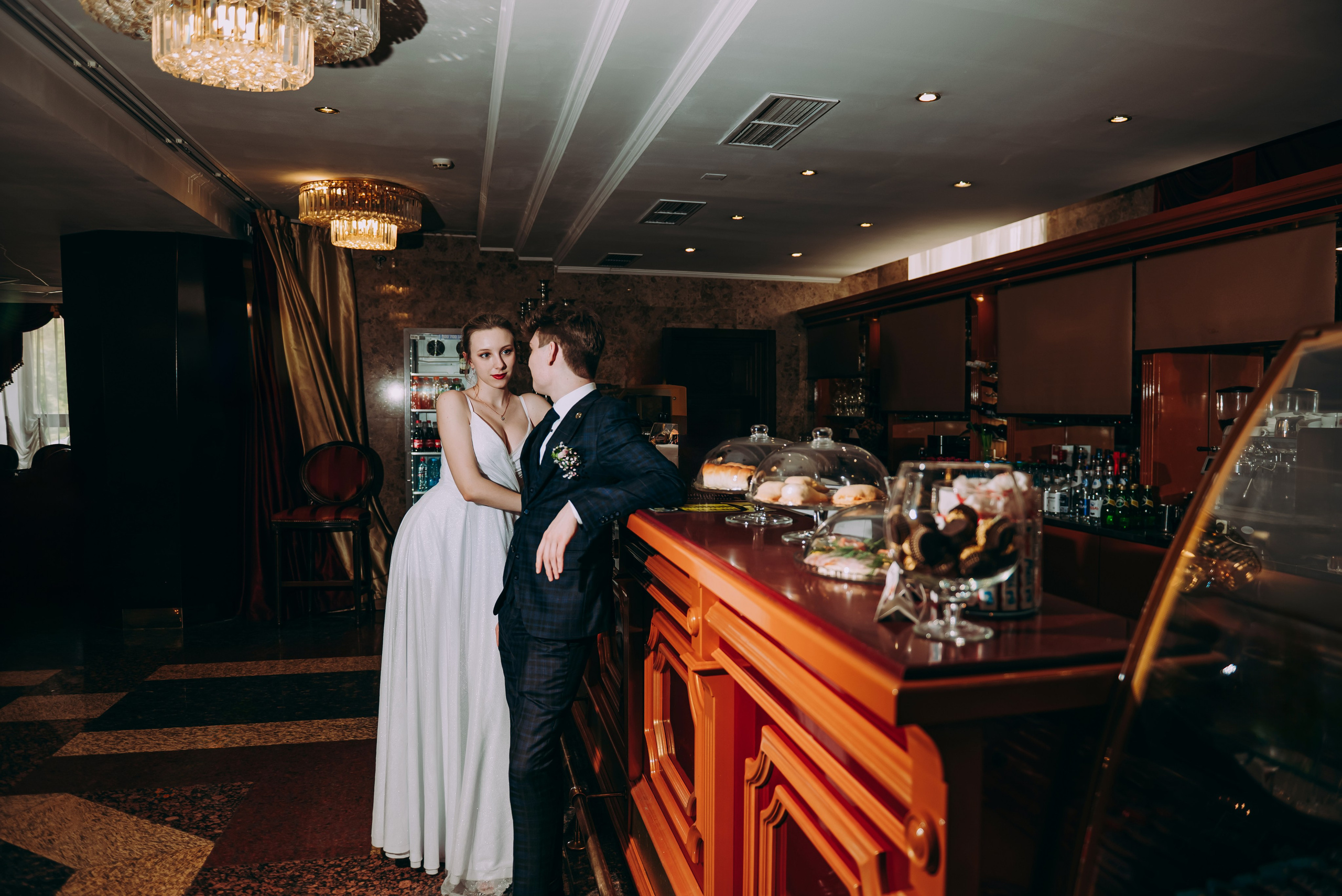 Свадебная фотосессия в музыкальном театре в г. Кемерово