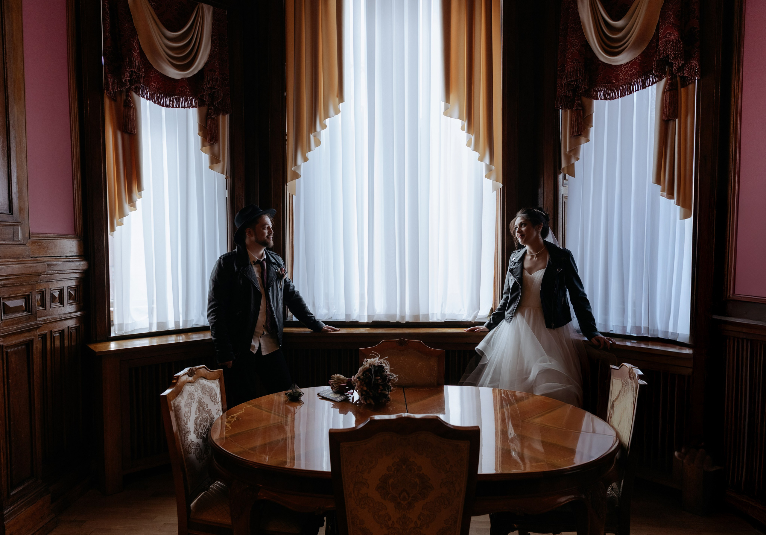 Ты молчишь, а я улыбаюсь, Мария. Свадебный и репортажный фотограф в Санкт-Петербурге