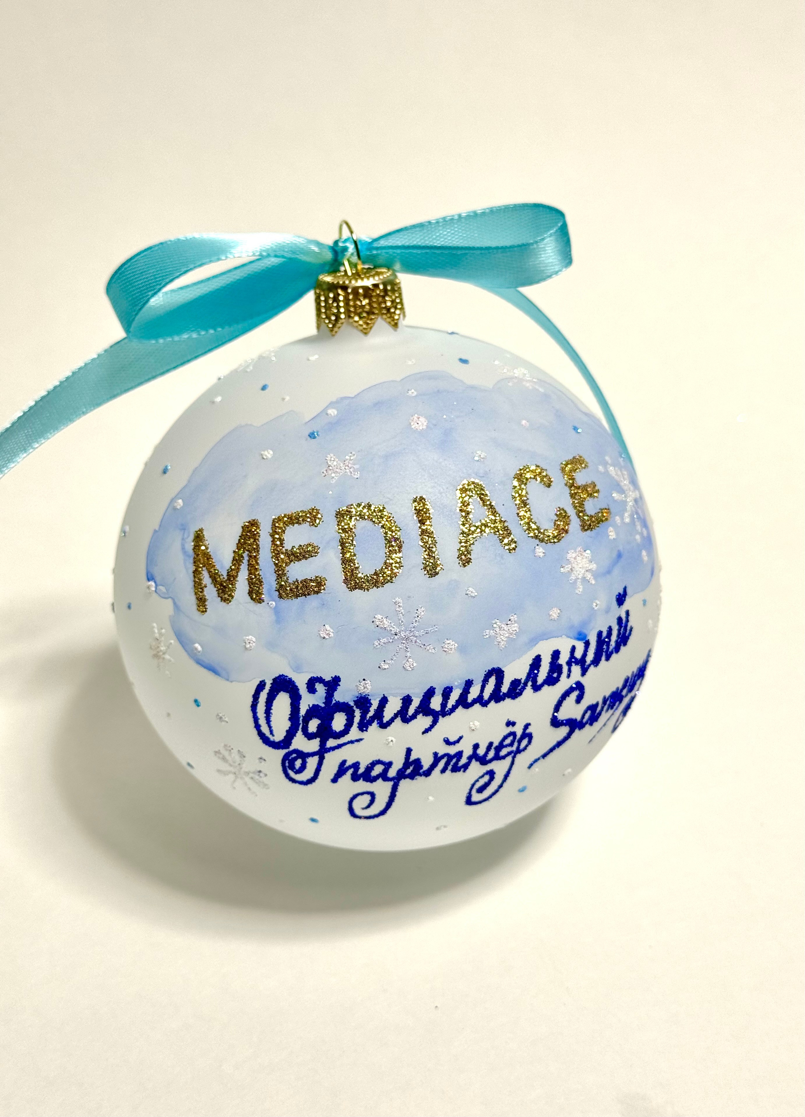 ArtSHARm- наше портфолио по ёлочным шарам с ручной росписью. Художественная ручная роспись елочных шаров, корпоративные подарки и восковые аромасвечи