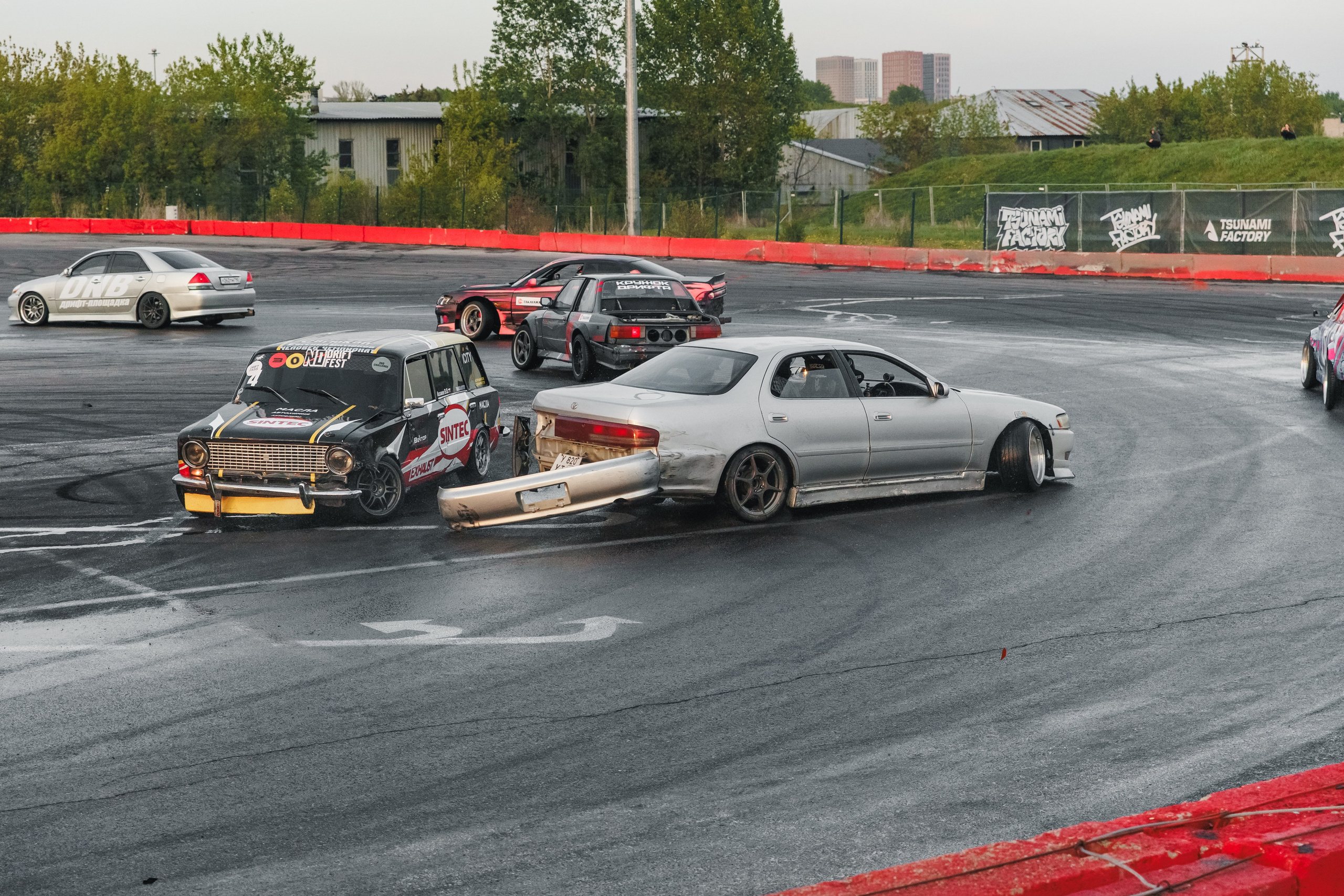 Выставка и дрифт машин. Репортажный фотограф. Москва. Алина Ланская