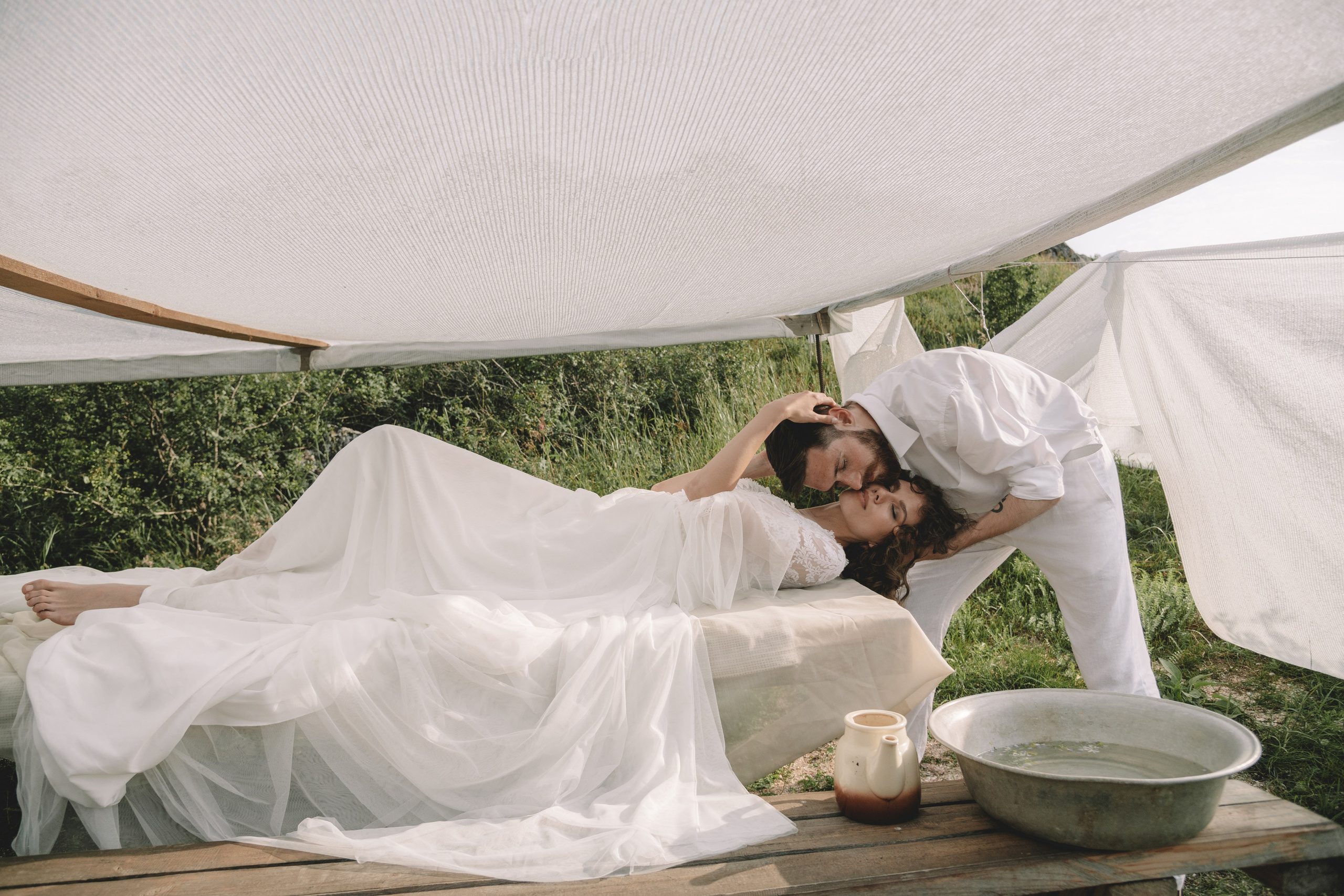 Свадебная фотосессия в Щелкино ,Бухта Космонавтов. Выездная церемония на берегу моря Крым. Свадебный и семейный фотограф и видеограф, Крым, Москва, Санкт -Петербург