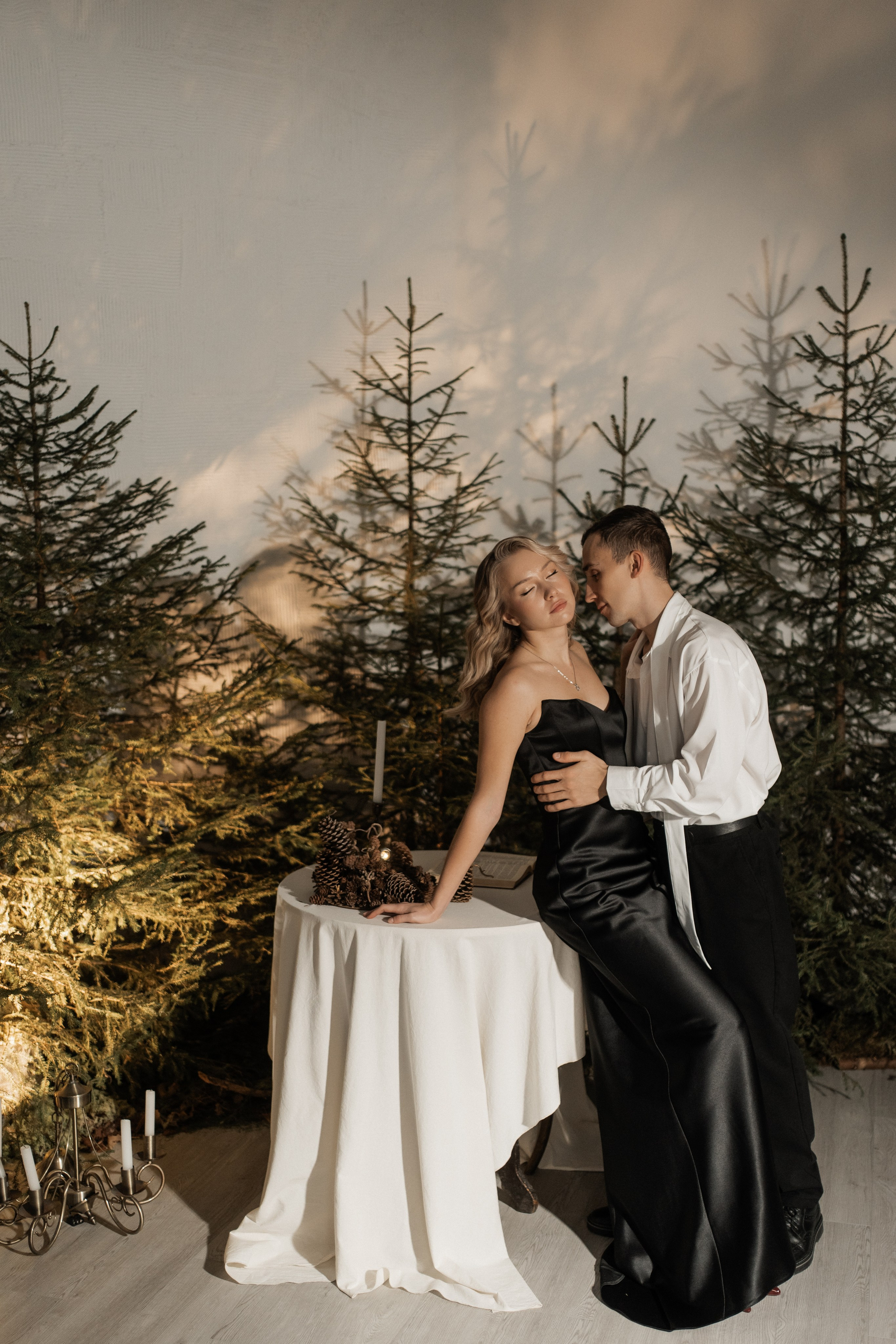 [… under winter firs]. Фотограф в Архангельске