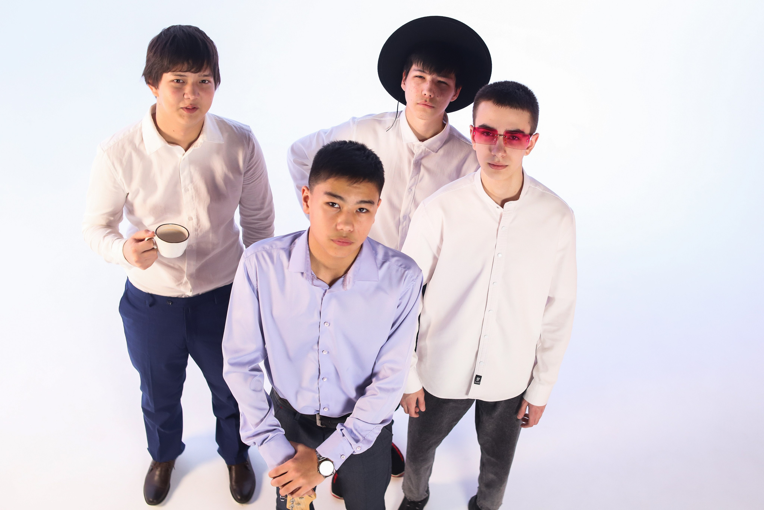 9 Класс в студии с неоном и белой циклорамой. Фотограф в Сургуте Брызгунова Анастасия