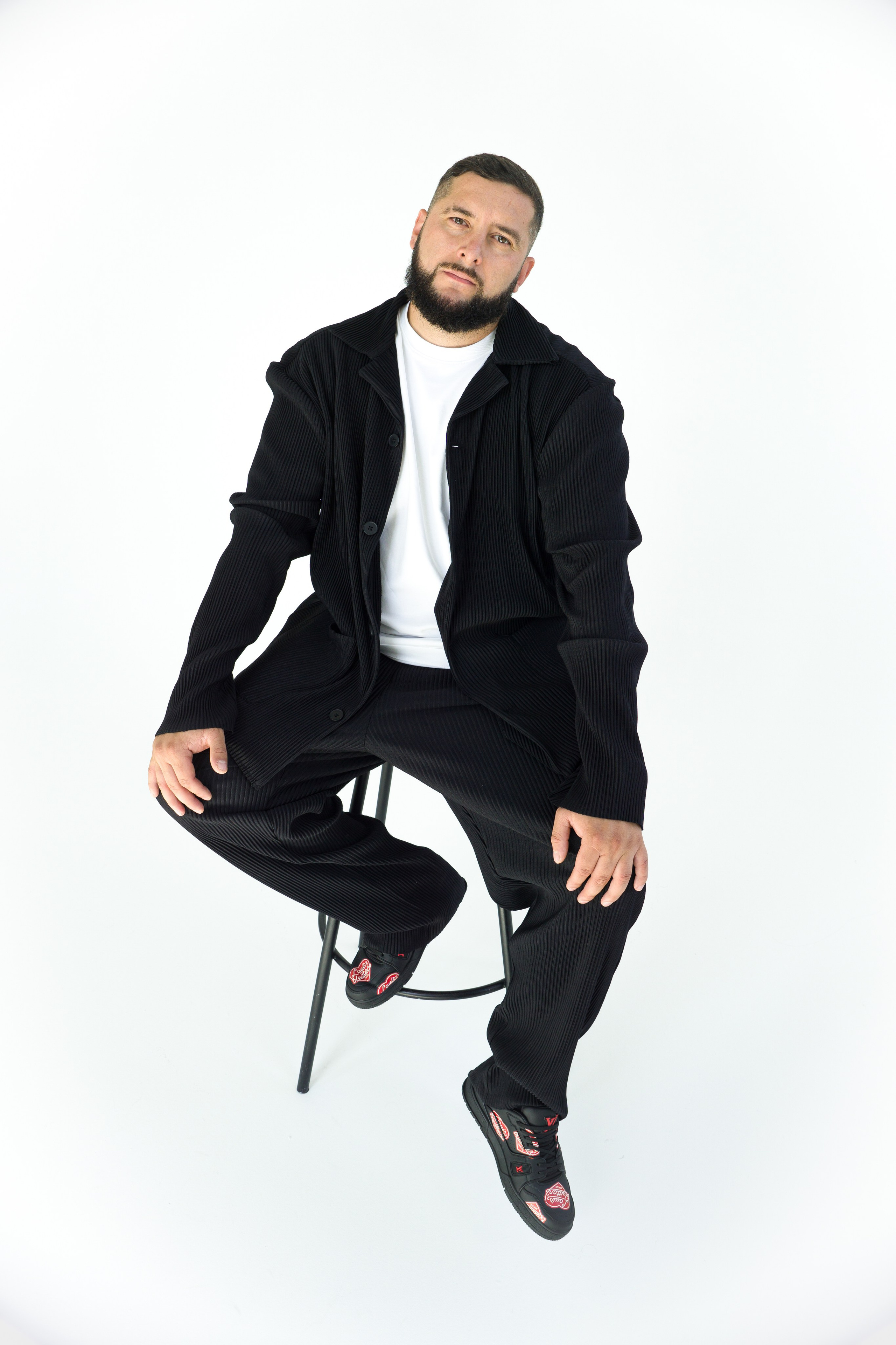 М и В. Фотограф