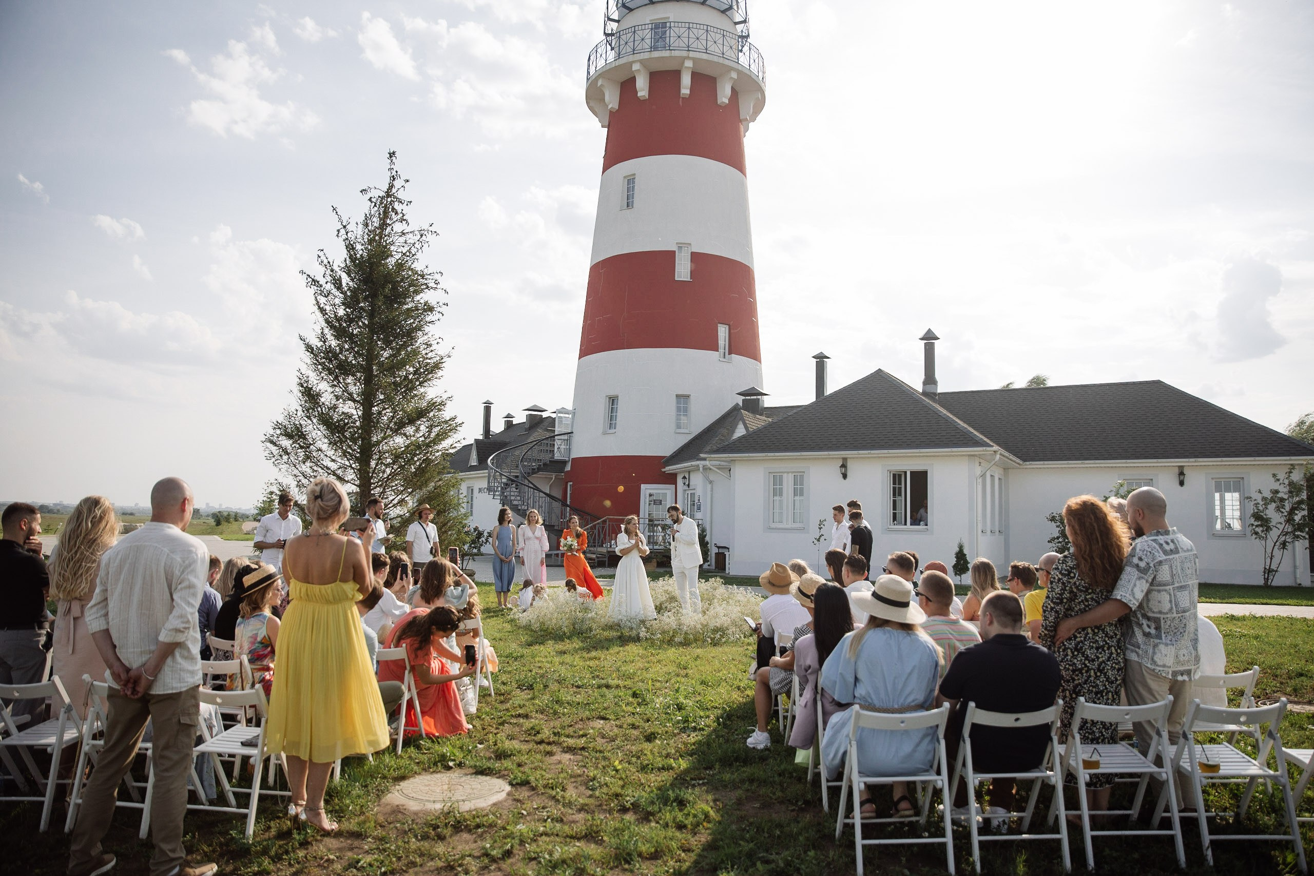 RED. Wedding photographer in Europe