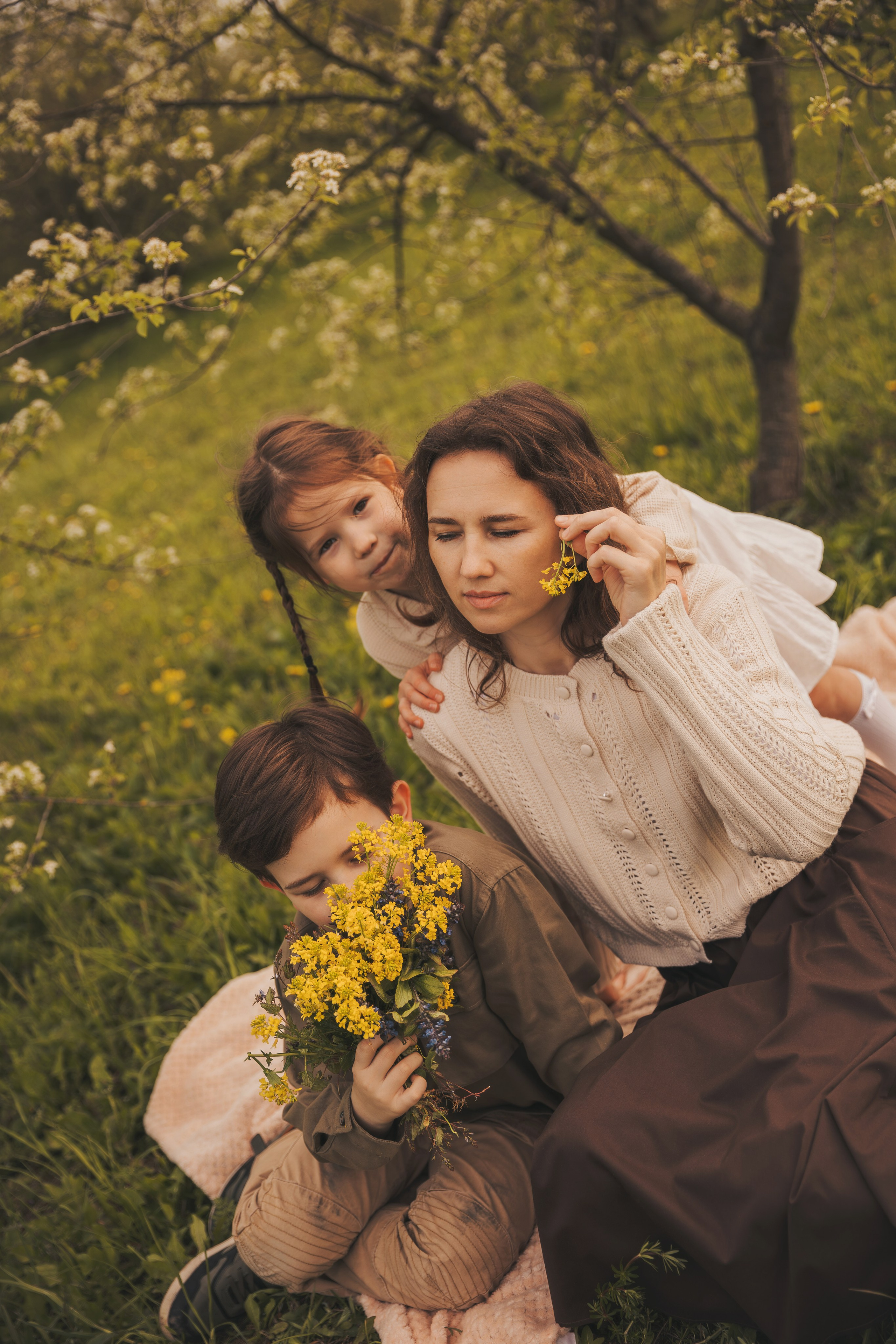 Фотосессия мамы с детьми в парке. Семейный и женский фотограф в Москве Надежда Воробьева