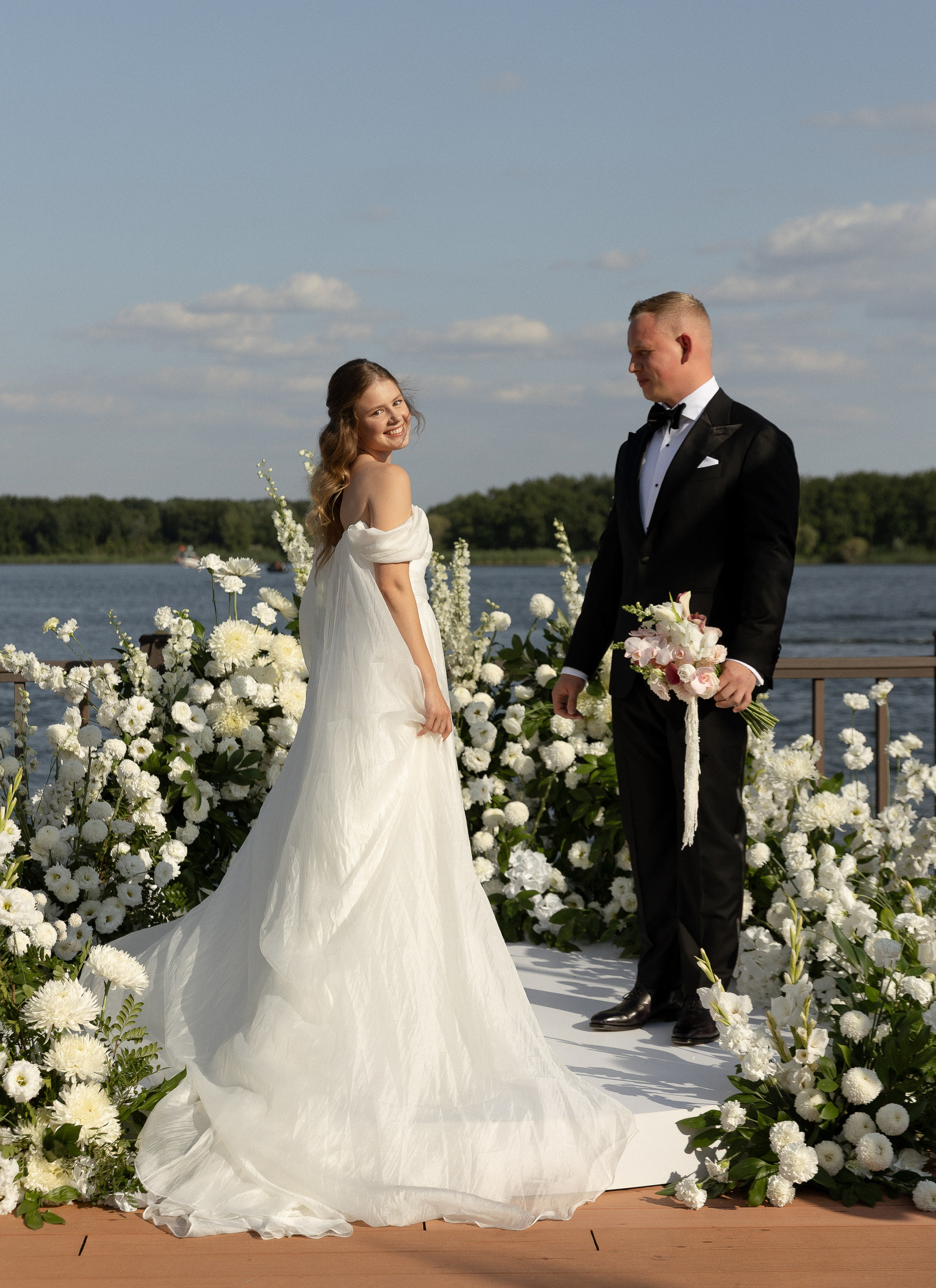 17|08|25. On Emotions агентство