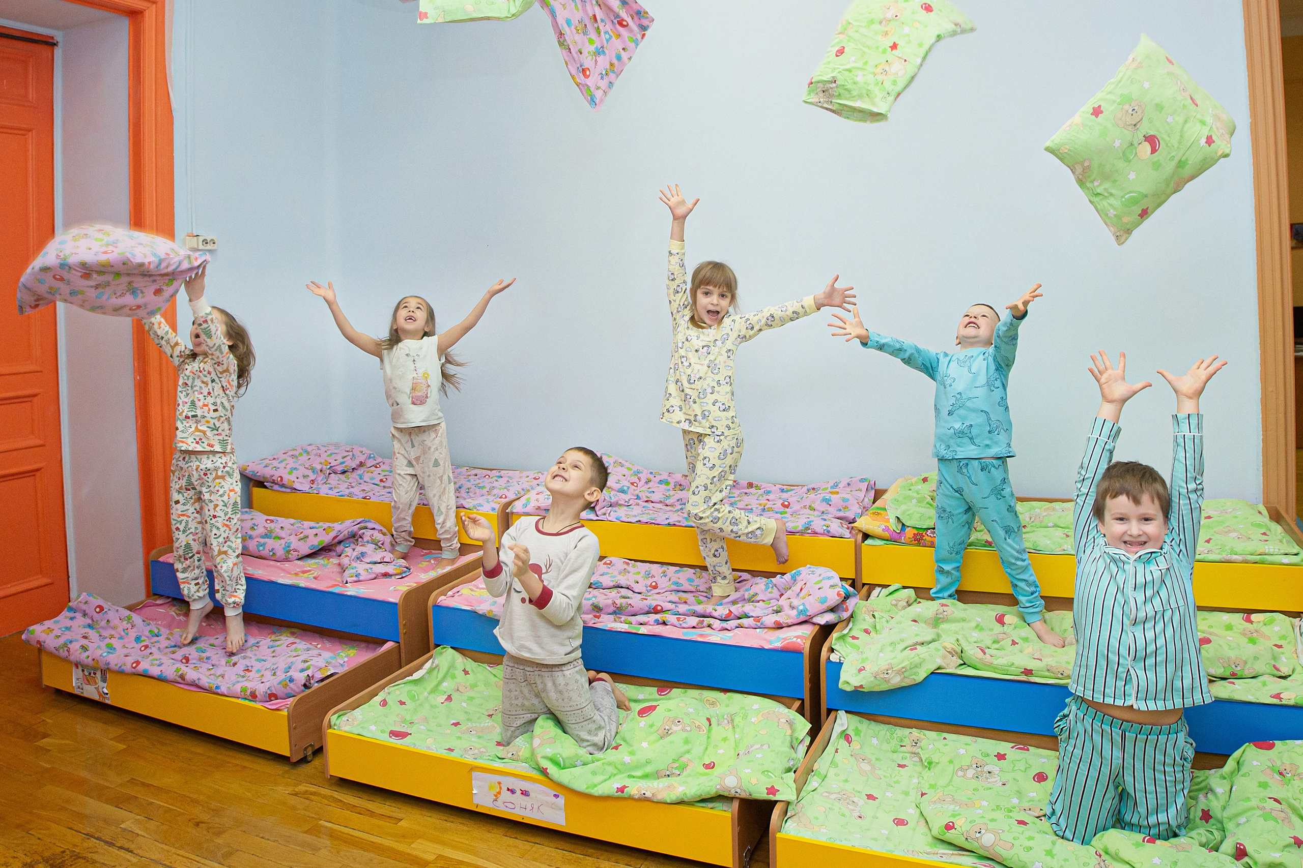 Спальня в детском саду. Свадебный, семейный, детский фотограф в Санкт-Петербурге