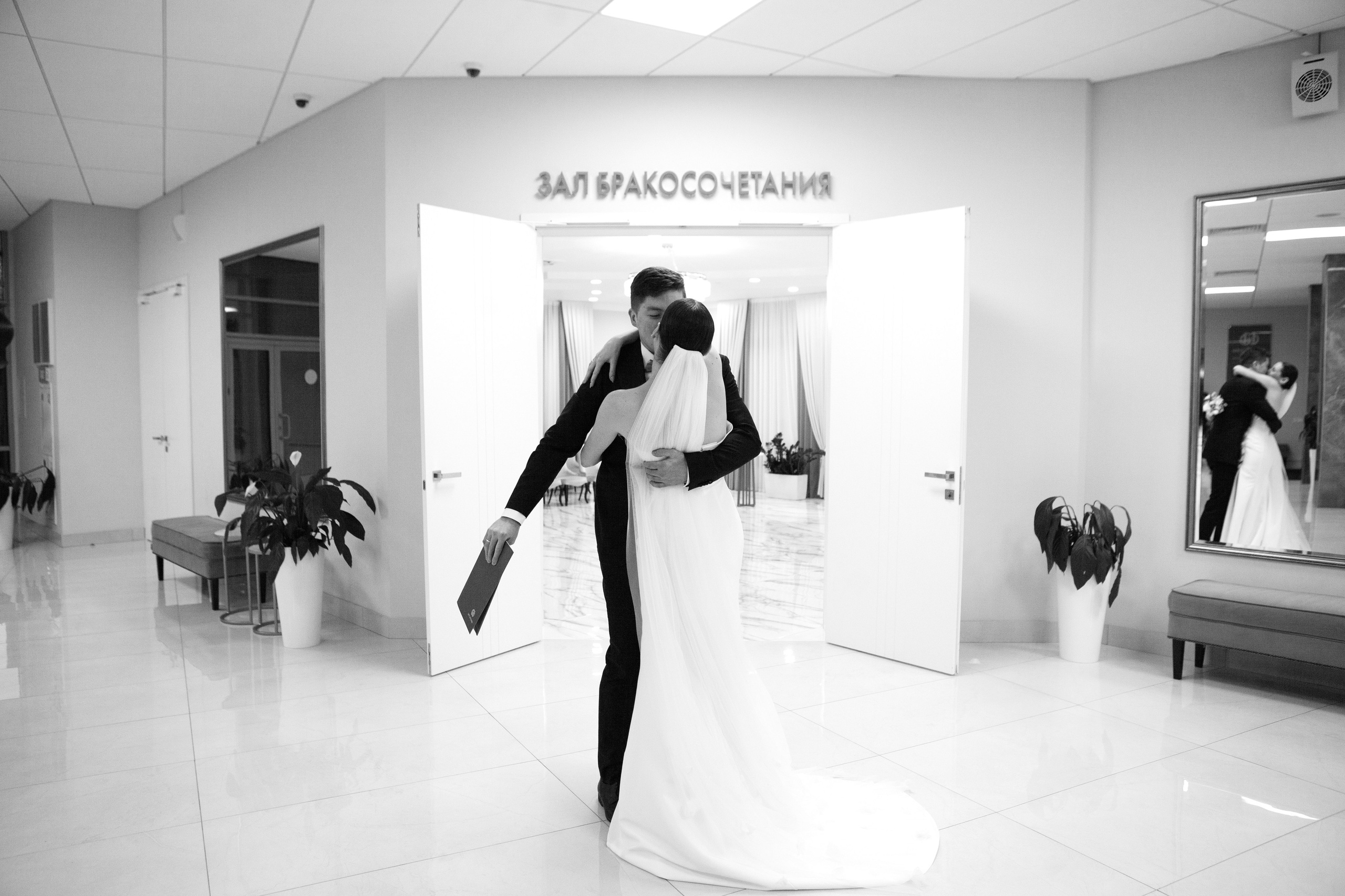 Фотосессия жениха и невесты в шипиловском загсе. Фотограф Ольга Ефремова