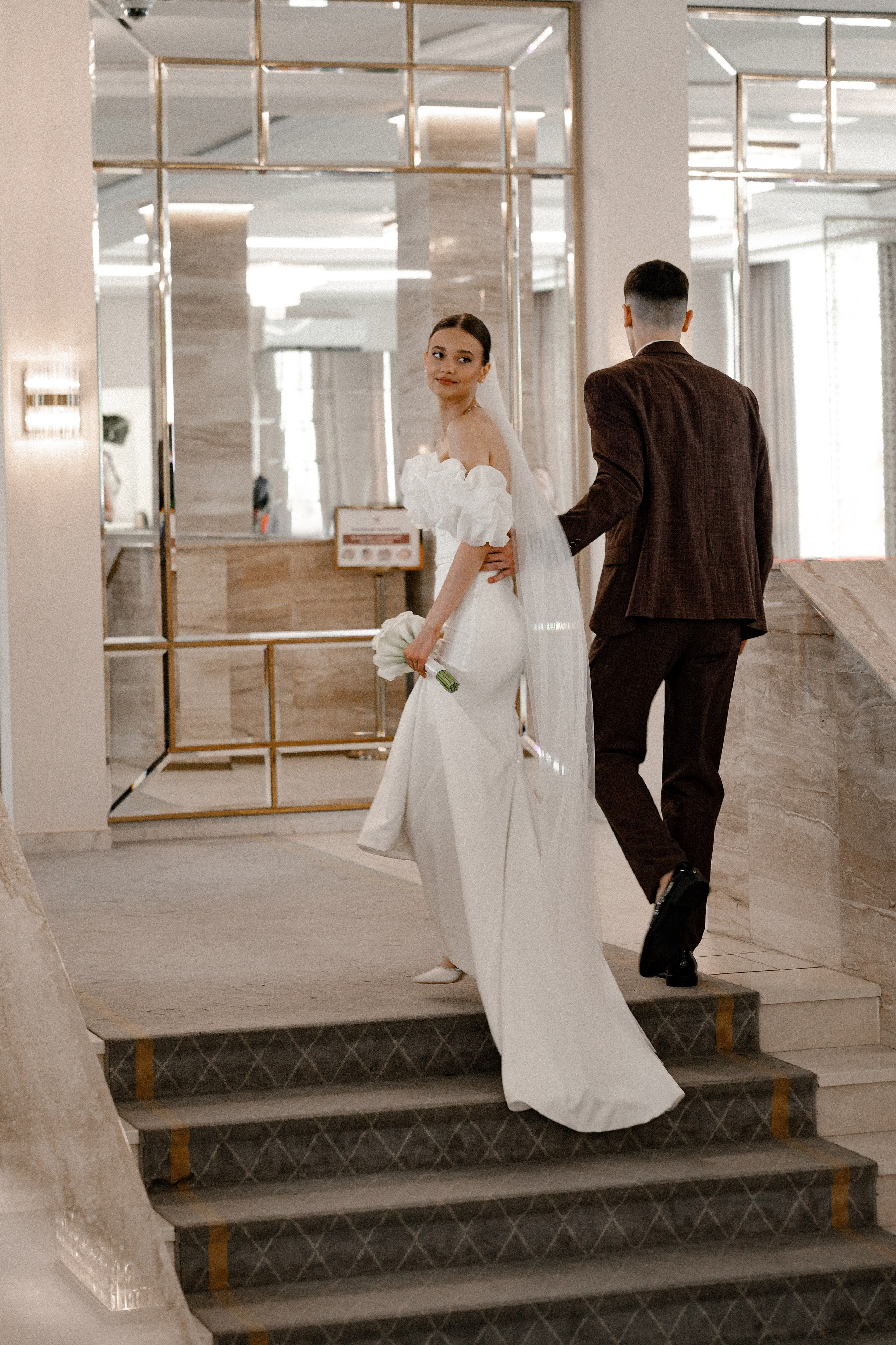 Свадебная фотосессия в Бутырском ЗАГС (Дворец Бракосочетания № 4) и прогулка в отеле Solux (Солюкс)