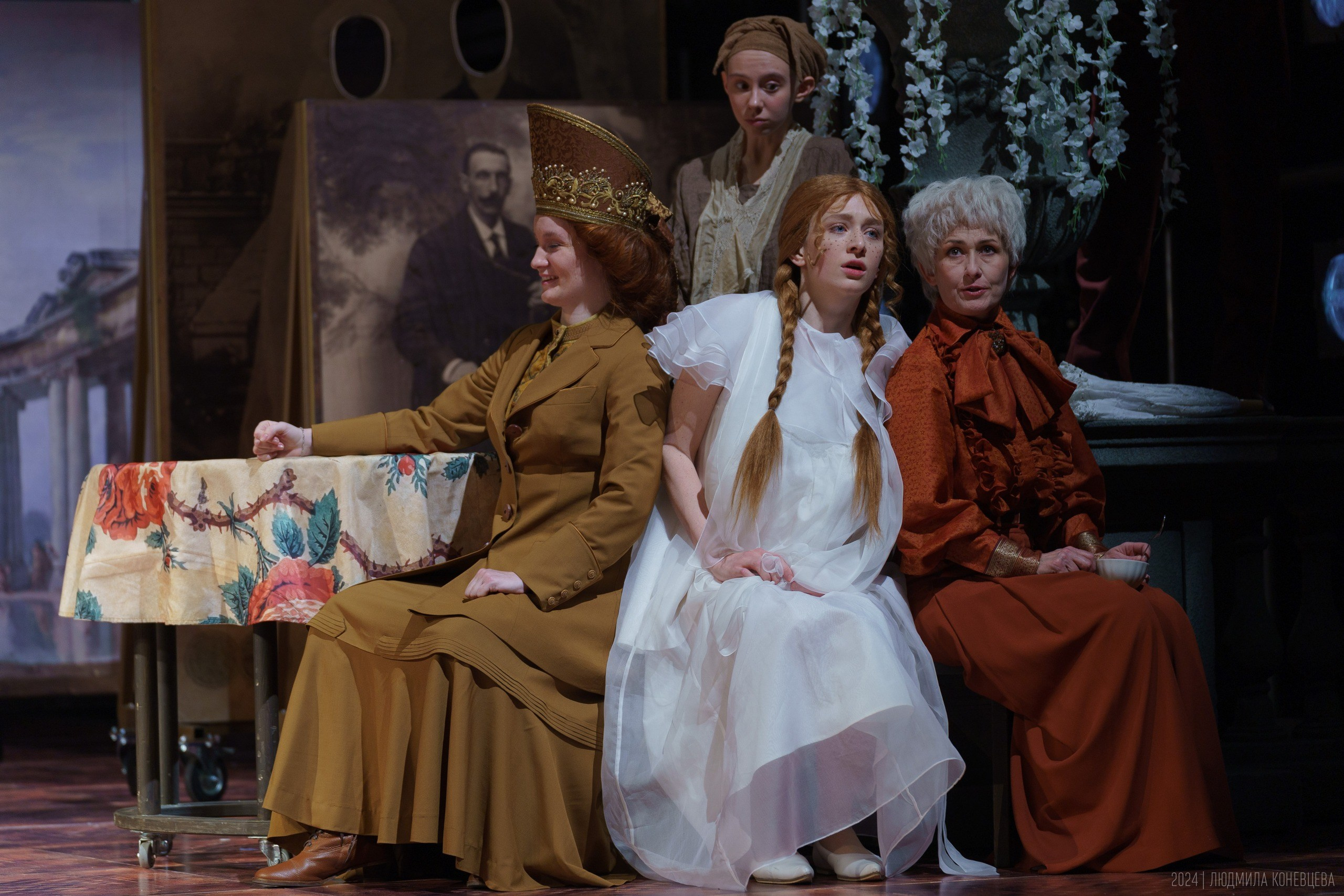 Мастерская Фоменко. «Совер­шенно Неве­ро­ят­ное Со­бы­тие». Постановка Евгений Каменькович. Театральная фотография