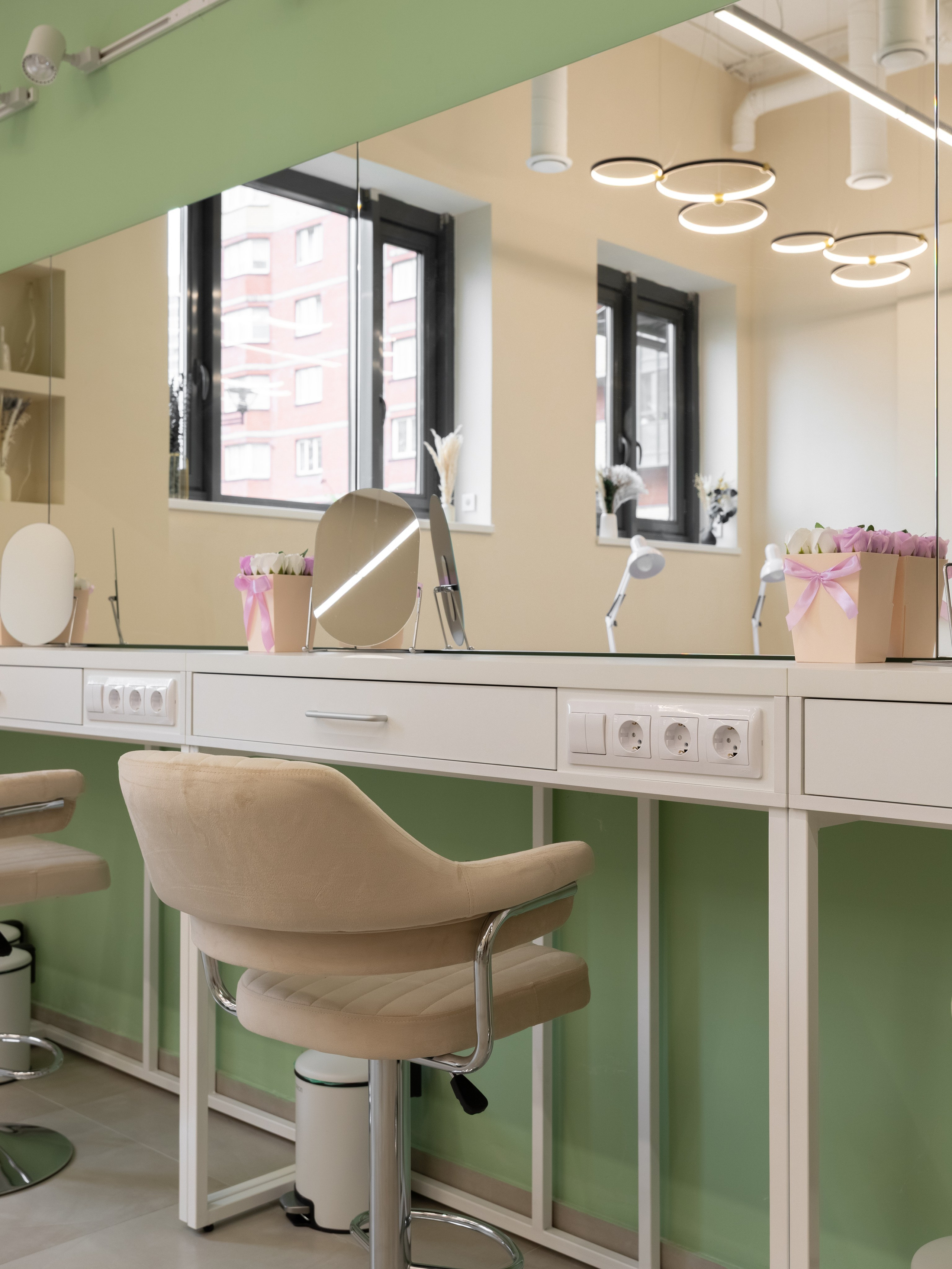 Бьюти-коворкинг на Парнасе. Интерьерный фотограф в Санкт-Петербурге Ксения Сорокина