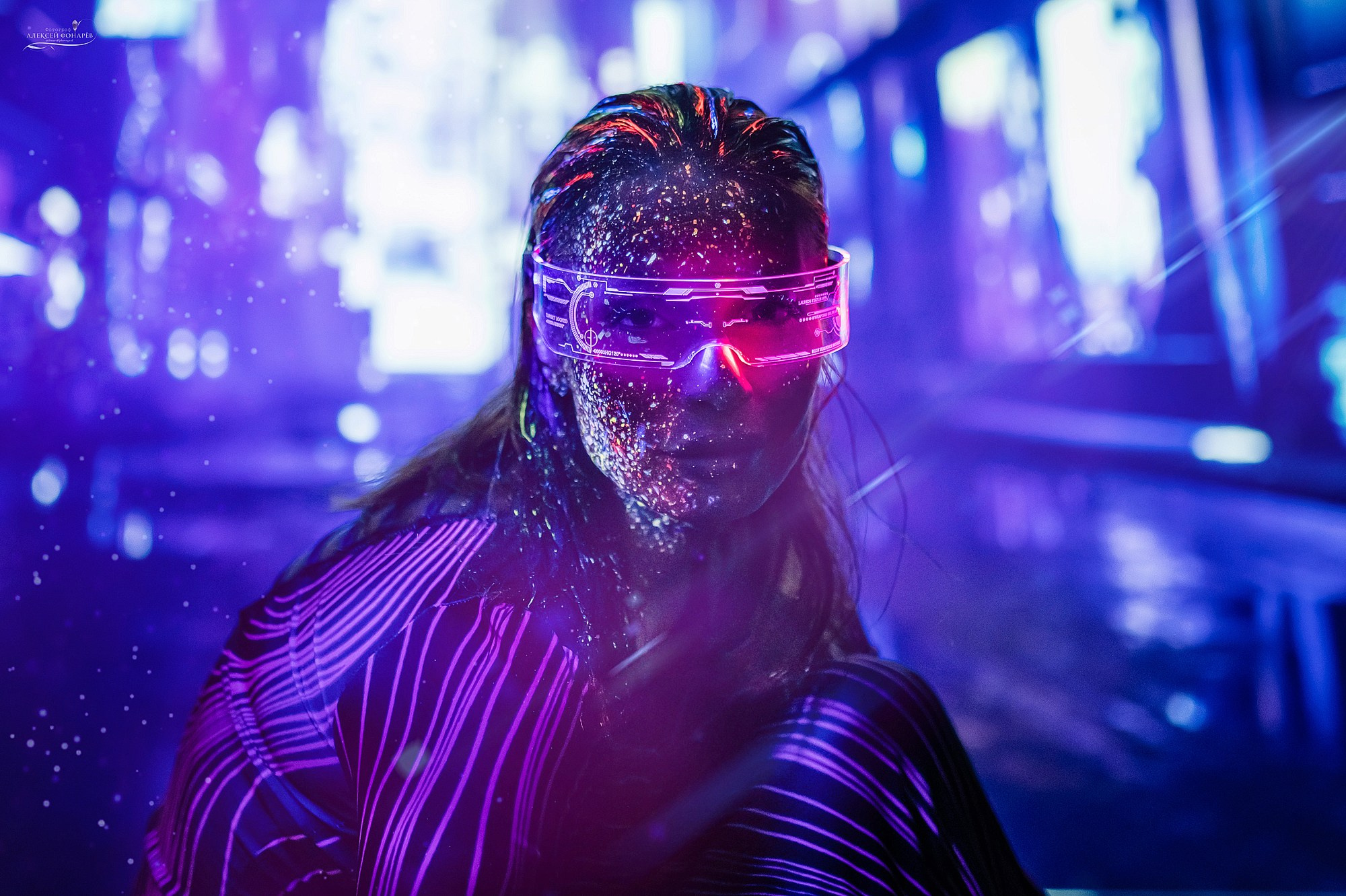 неоновые краски на лице девушки в дмитрове