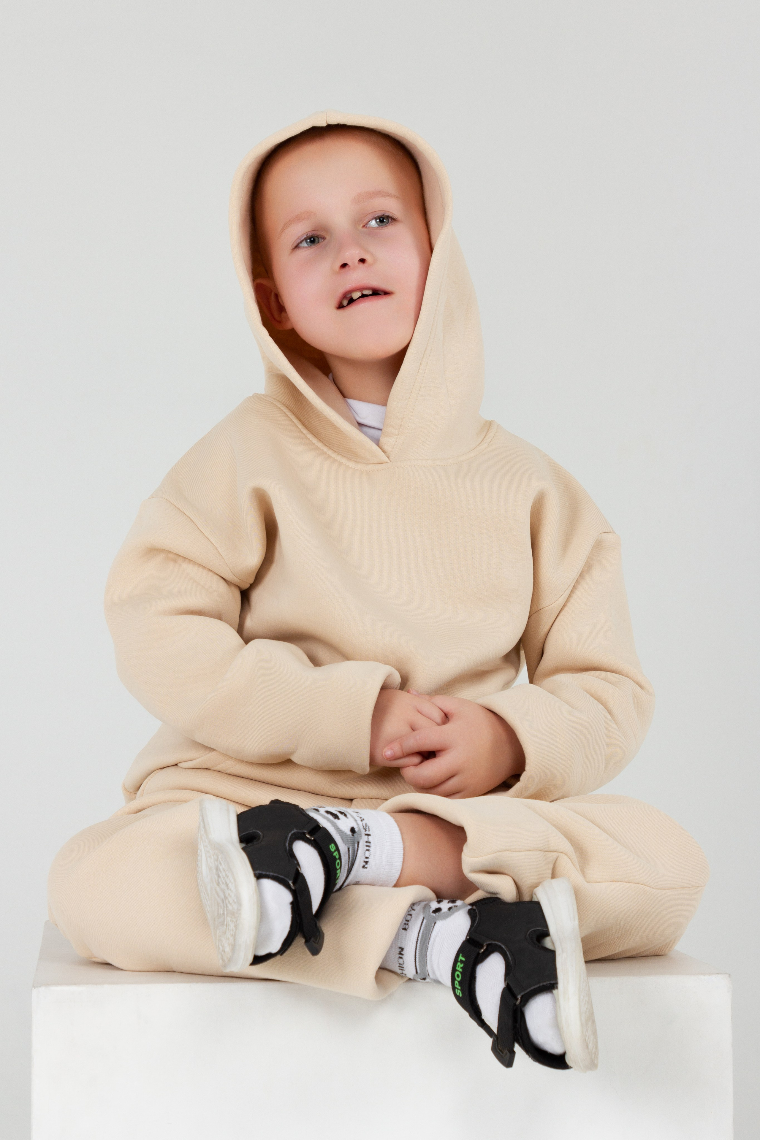 Семейная съемка на циклораме для семьи Арсения. Портретный и семейный фотограф в Санкт-Петербурге Ульяна Жукова