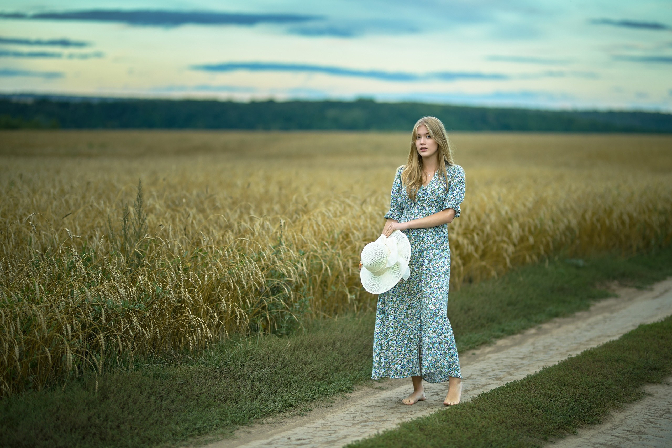 Фотосессия в пшеничном поле и сеном. Владимир Суздалов (ProMaXe) — Портретный фотограф, тематические фотосессии в Чебоксарах