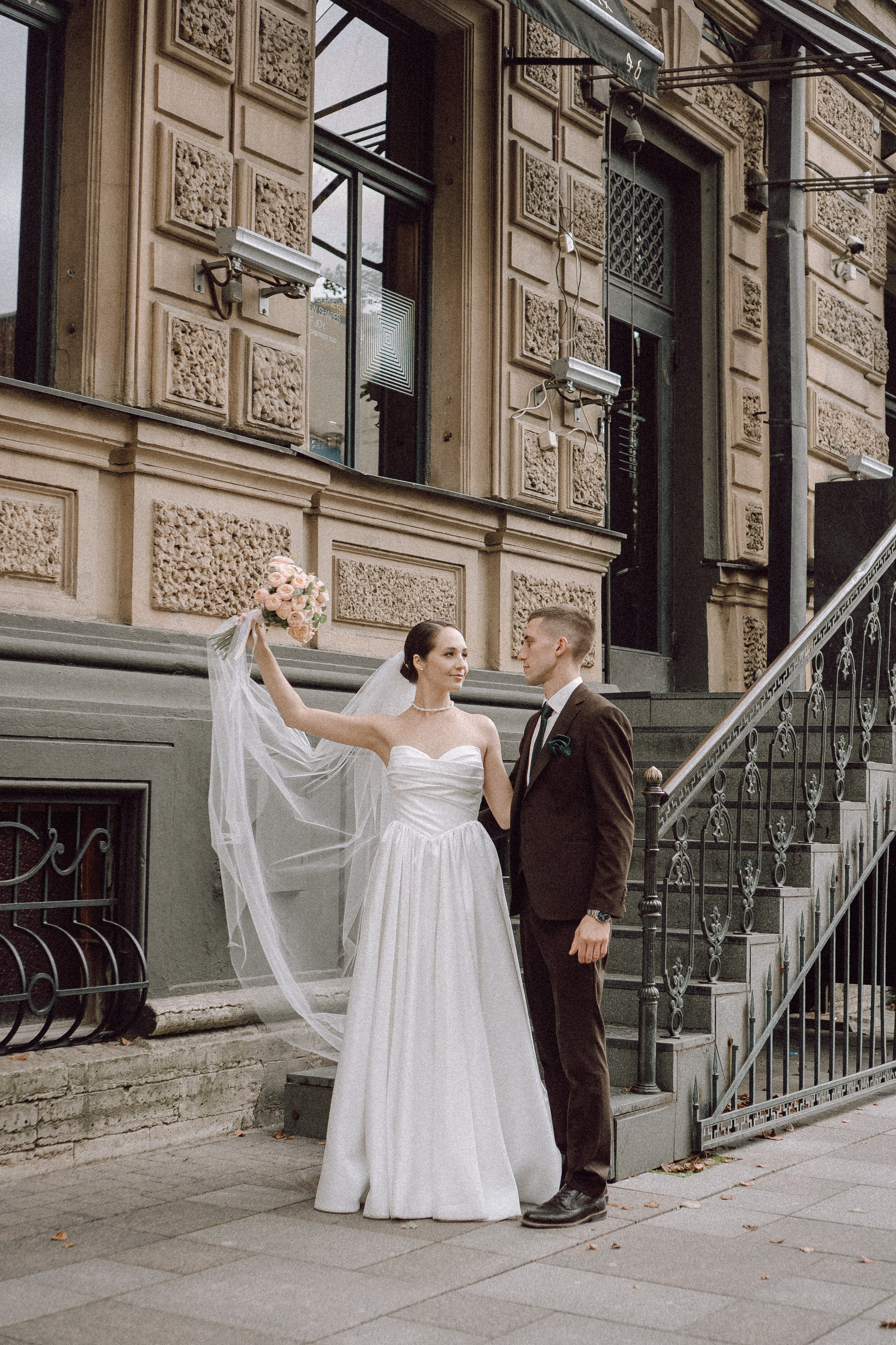 СВАДЕБНАЯ ПРОГУЛКА В САНТК-ПЕТЕРБУРГЕ (ИСАКИЕВСКИЙ СОБОР, ЗИМНЯЯ КАНАВКА, ЭРМИТАЖ И БОЛЬШАЯ МОРСКАЯ УЛИЦА). Профессиональный фотограф, Санкт-Петербург — Виктория Богомолова