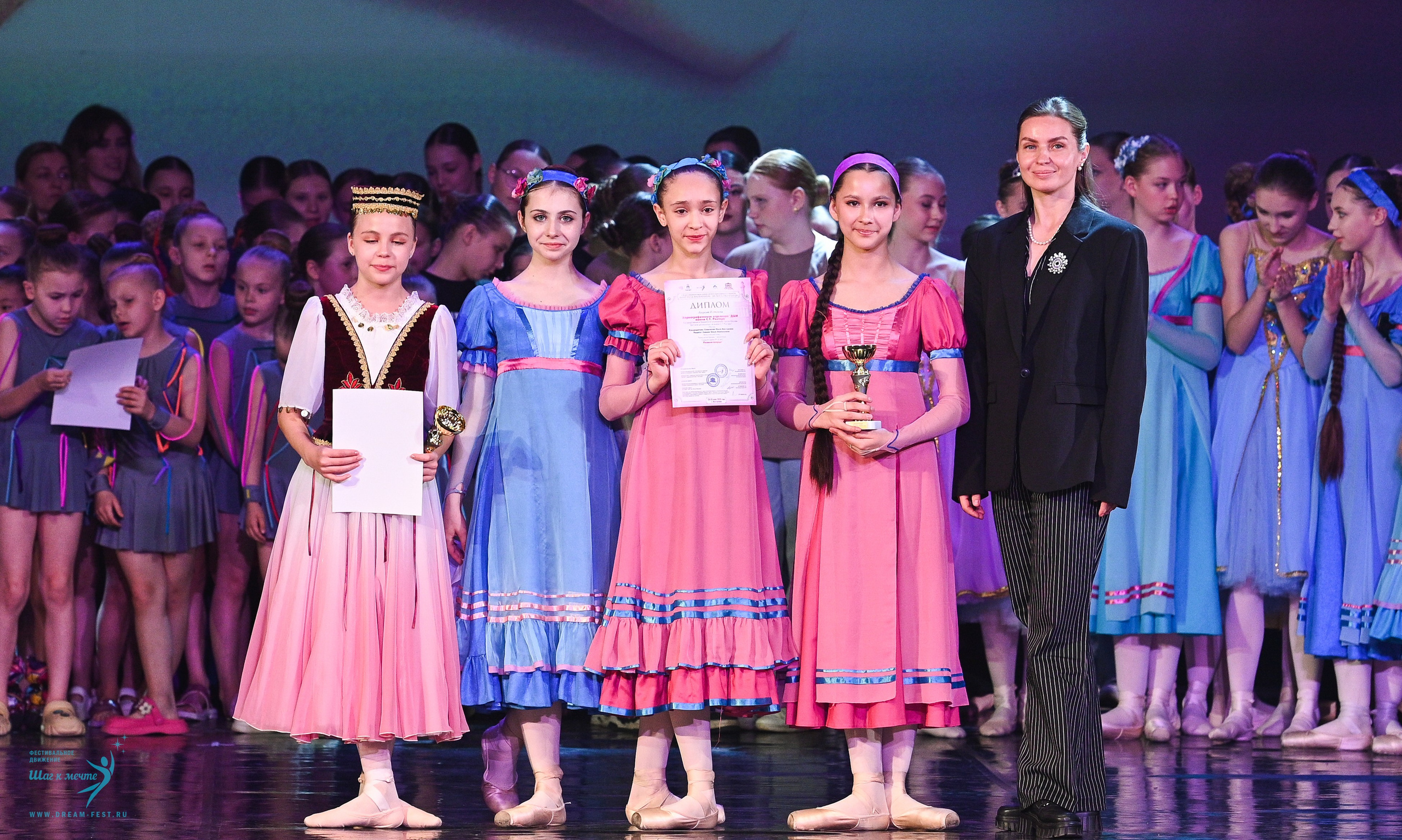 24.05.2025 «Мир под названием — Искусство танца» Фестивальное движение «Шаг к мечте» г. Кострома. Медиастудия Фото Концепт