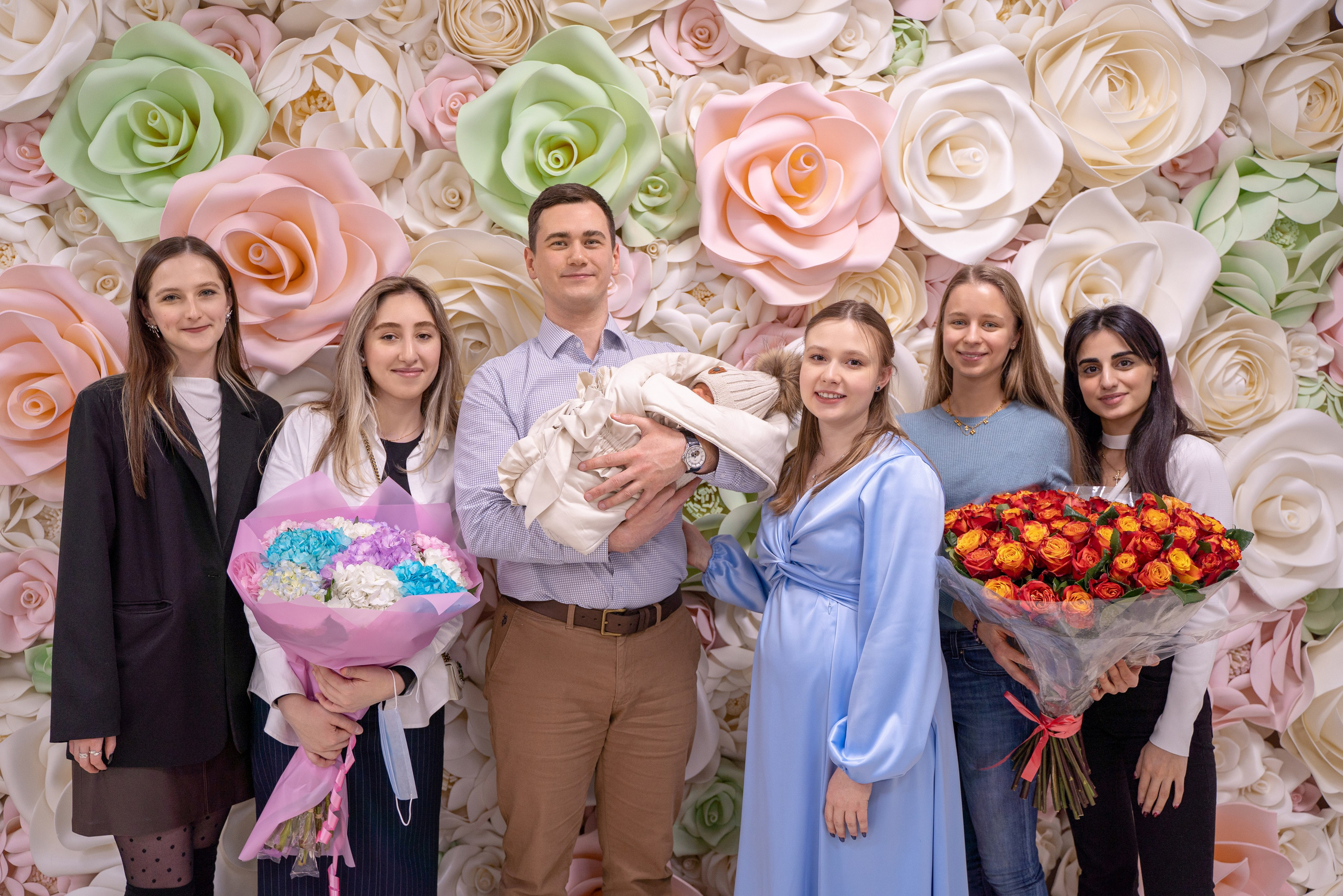 Выписка из роддома. Счастье дома. 67ПЦ. Фотографы на роды в Москве. Фото и видео родов. Фотопроект «Продолжение рода»
