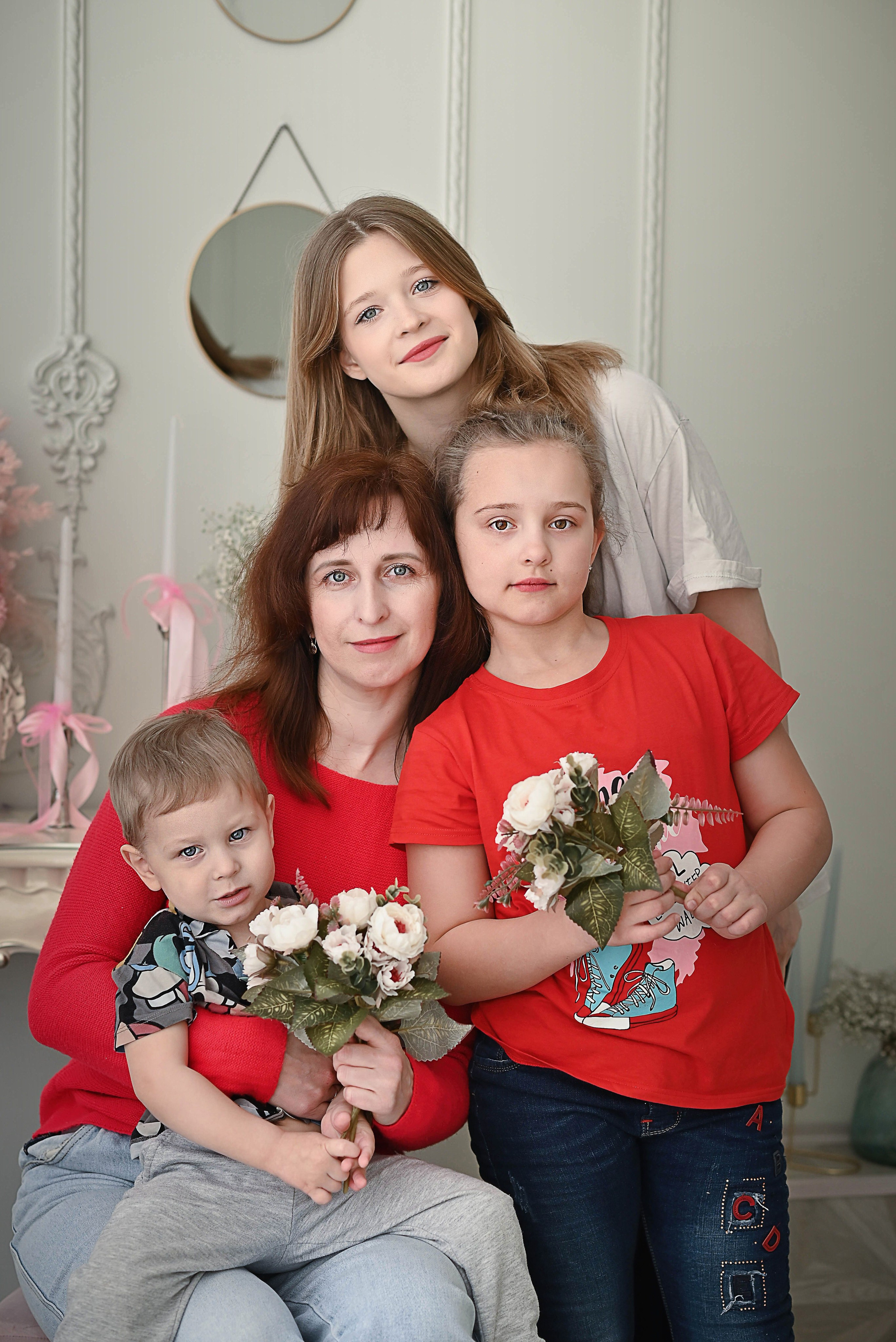 Юлия, Ульяна, Любаша и Илюша. Фотографы крещения/венчания  Красноярск Татьяна и Вячеслав Переваловы