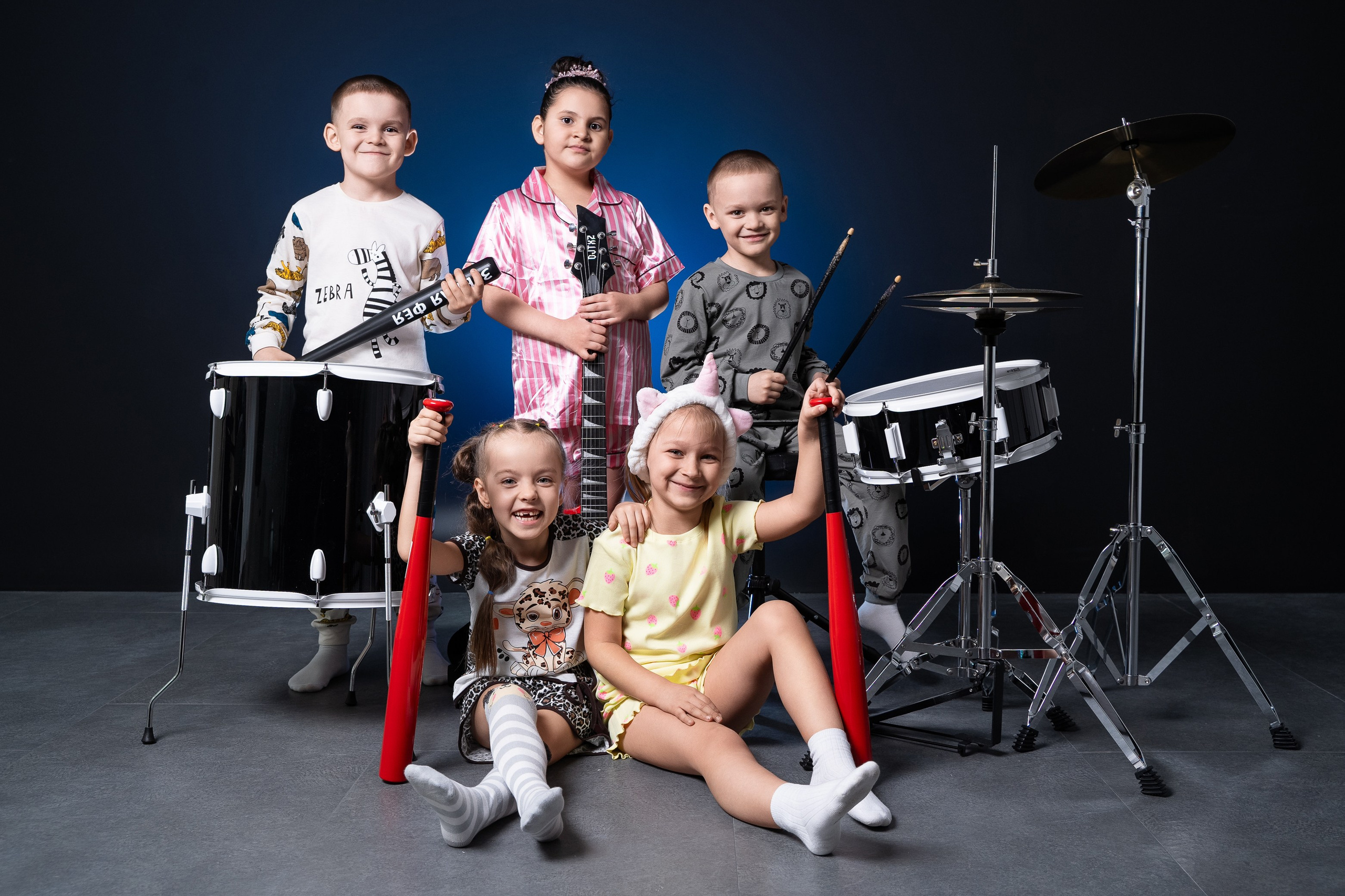 Выпускная фотосессия в фотостудии. Выпускные альбомы Нижнекамск Набережные Челны Фотостудия Небо