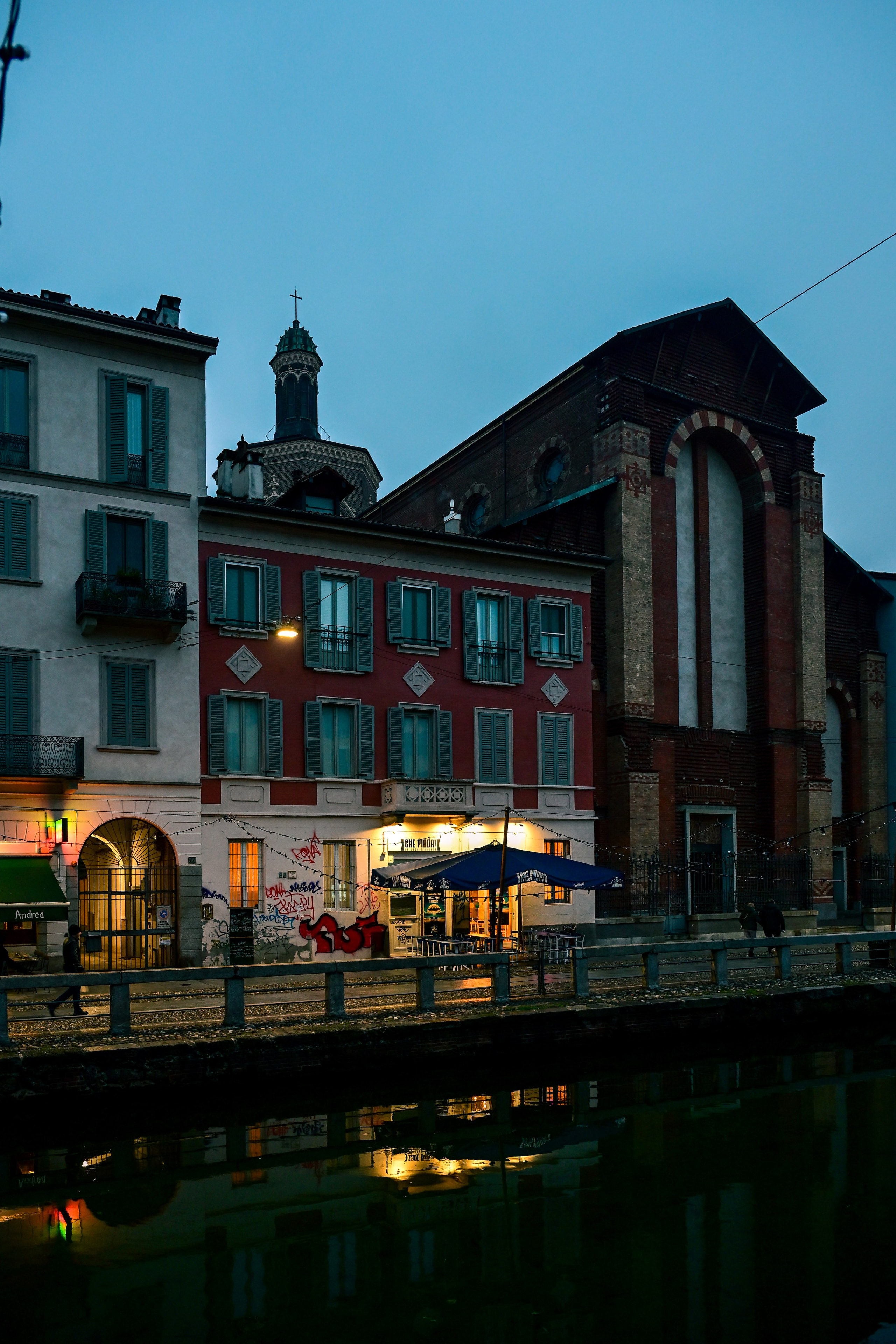 Milano: Navigli, City, Trams. Фотограф Минск