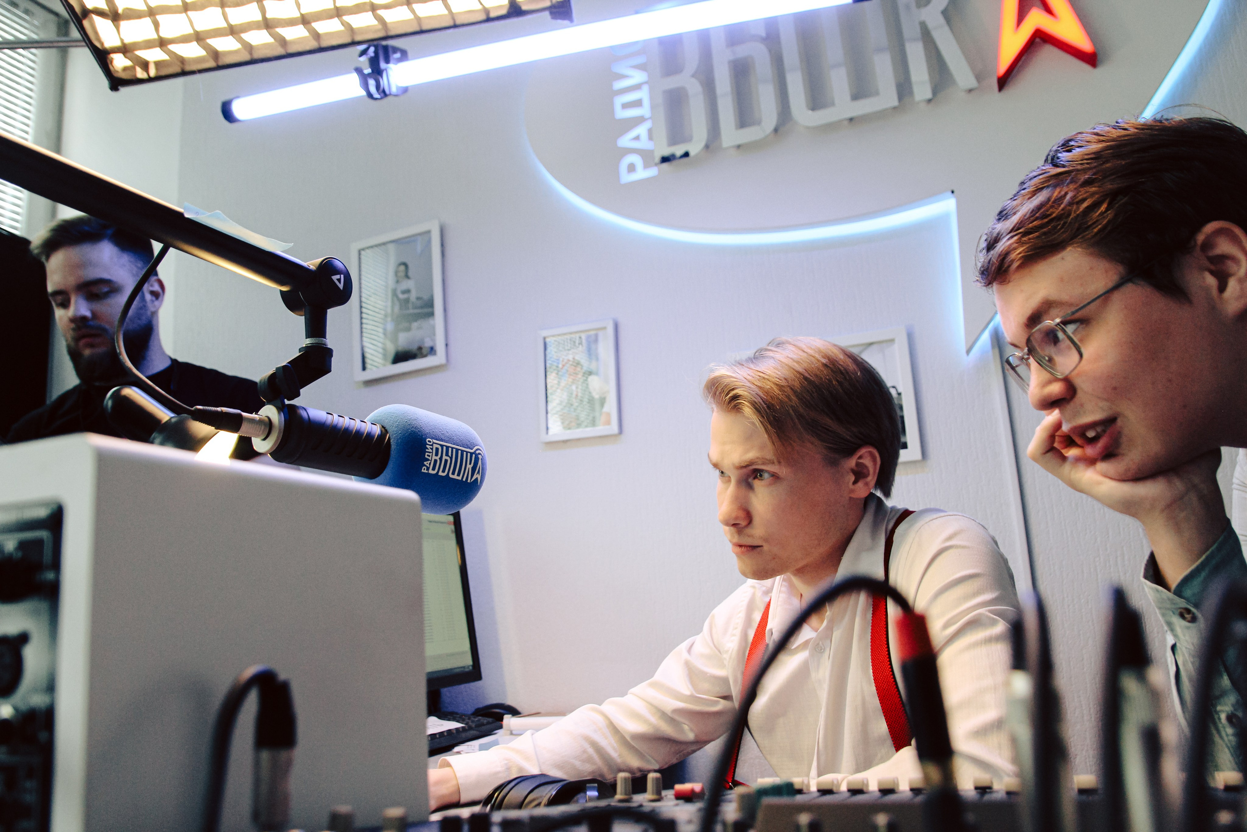 К\ф «Убавьте громкость». Главная