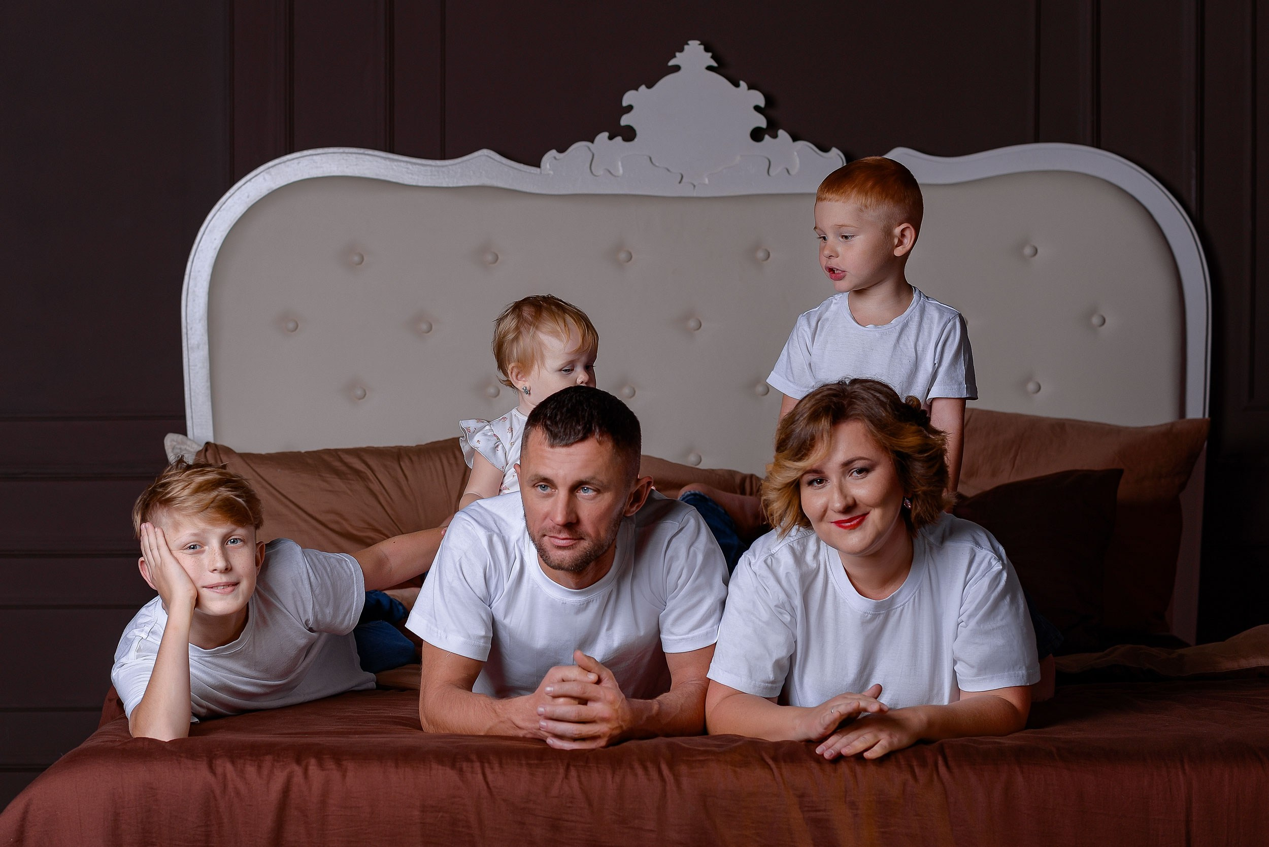 Катя с семьей ДиваРоял. Семейный фотограф на выписку из роддома и крещение Минск Настя Гришук