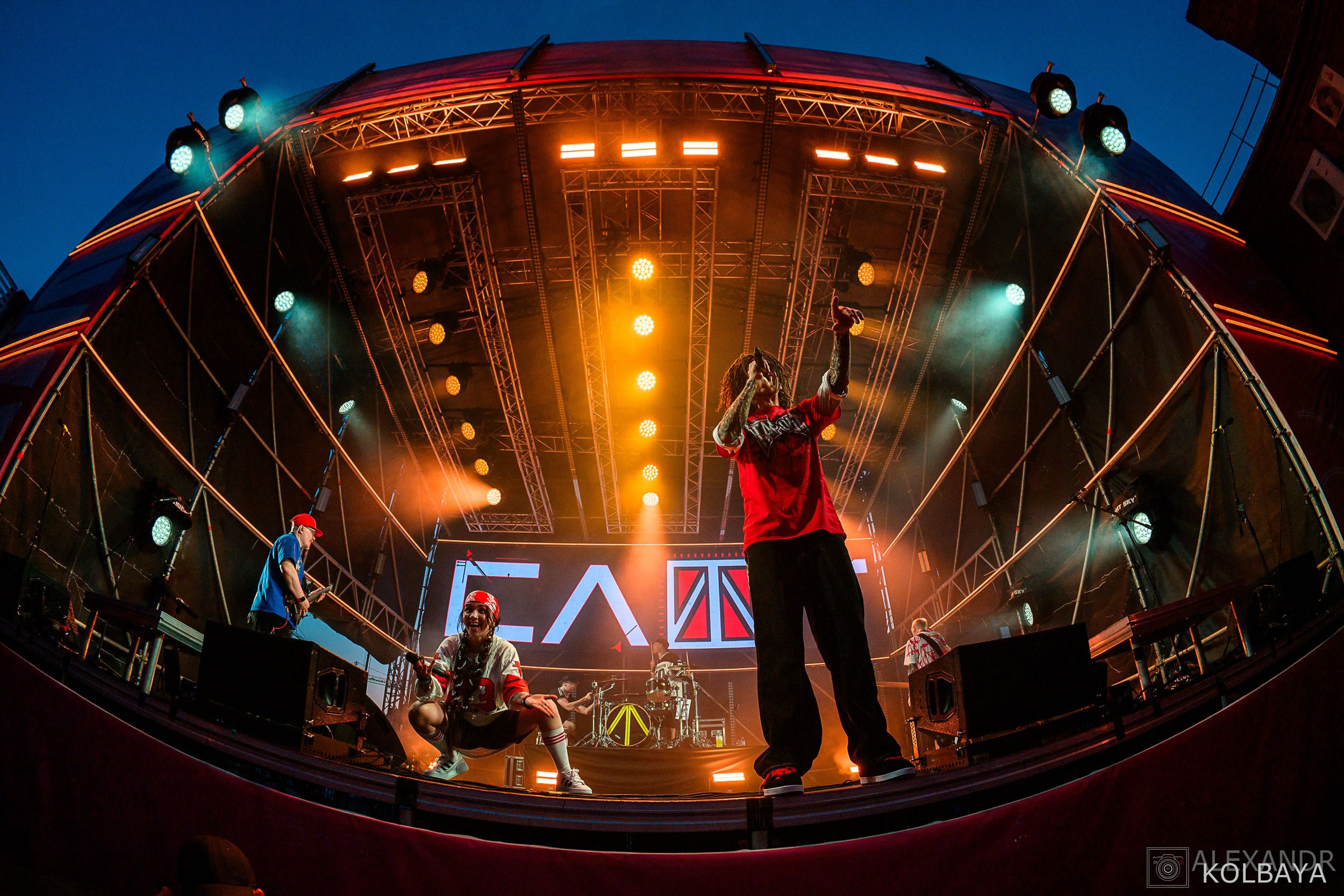 Фоторепортаж с концерта группы СЛОТ на Red Summer 2025. Концертный и театральный репортажный фотограф в Москве Александр Колбая