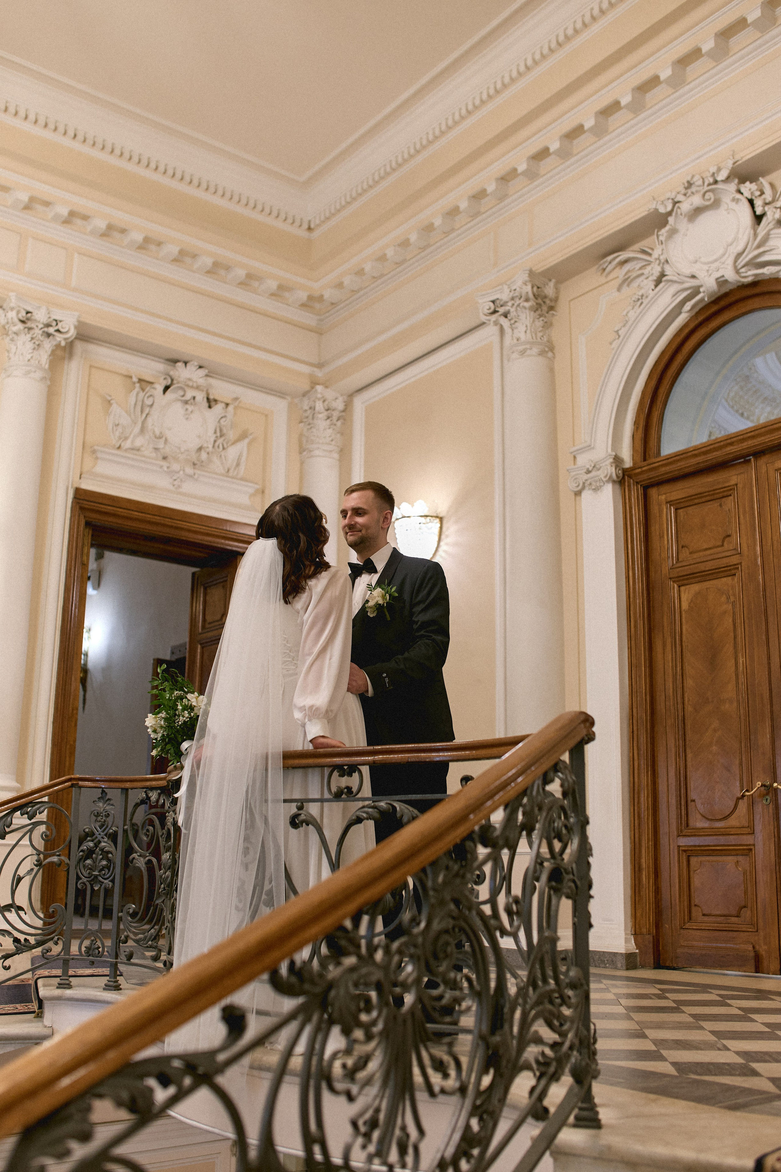 Свадебная фотосессия в Дворце Бракосочетания № 2. Сестры Карабаза. Фотографы и ретушеры в Москве и Санкт-Петербурге