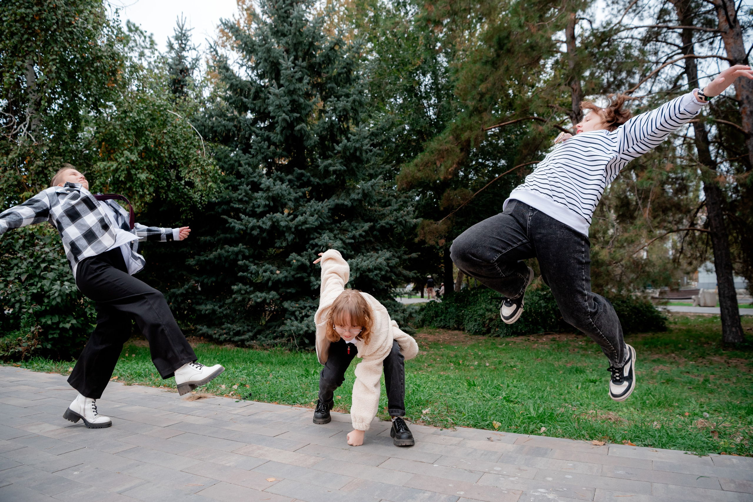 Фотосессия в парке для альбома школьники 9 класс. Фотограф в Волгограде и Волжском Александр Горбань