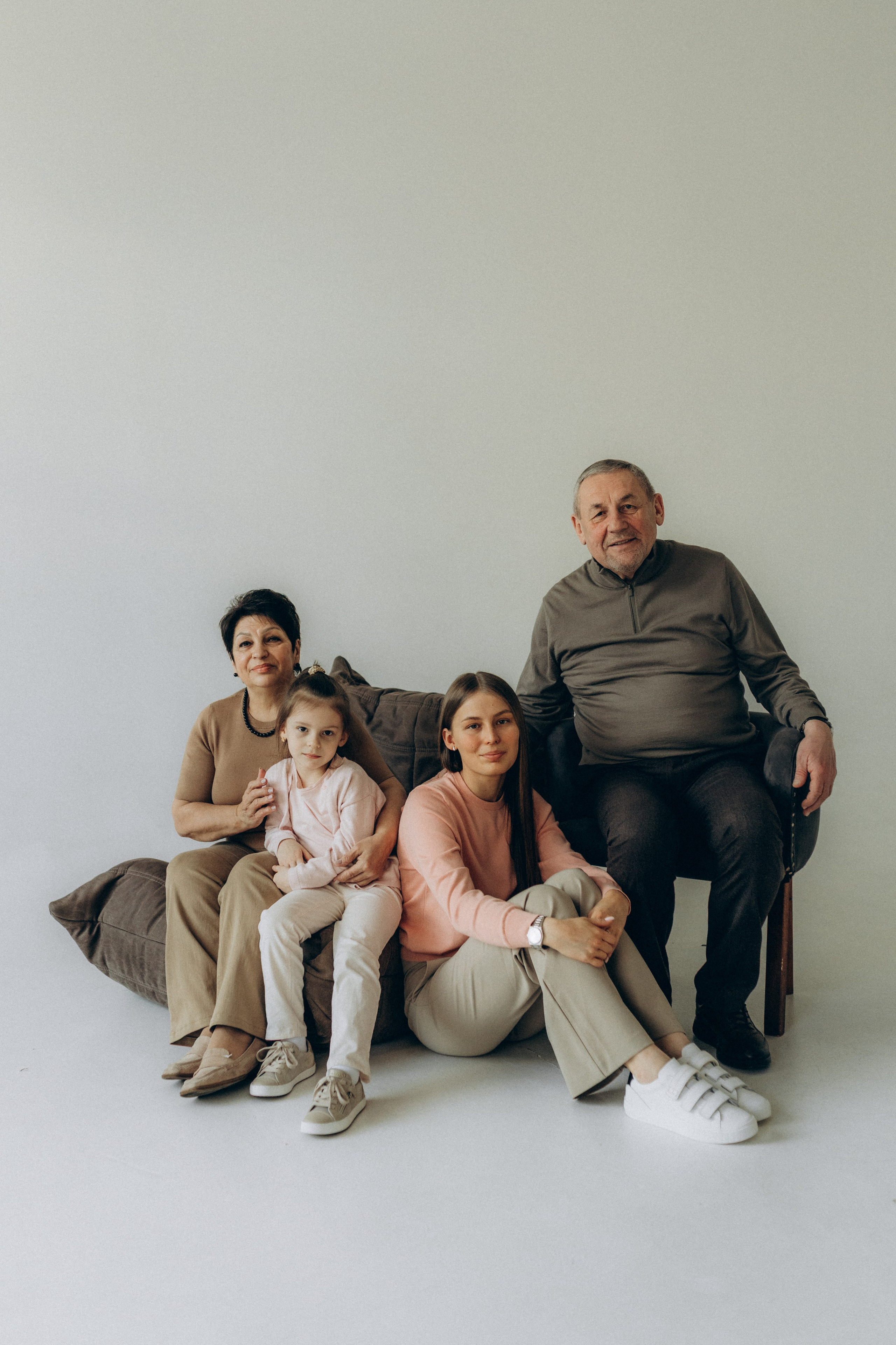 Семейная съёмка на циклораме. Фотограф НОГИНСК, Москва, Анастасия Белая