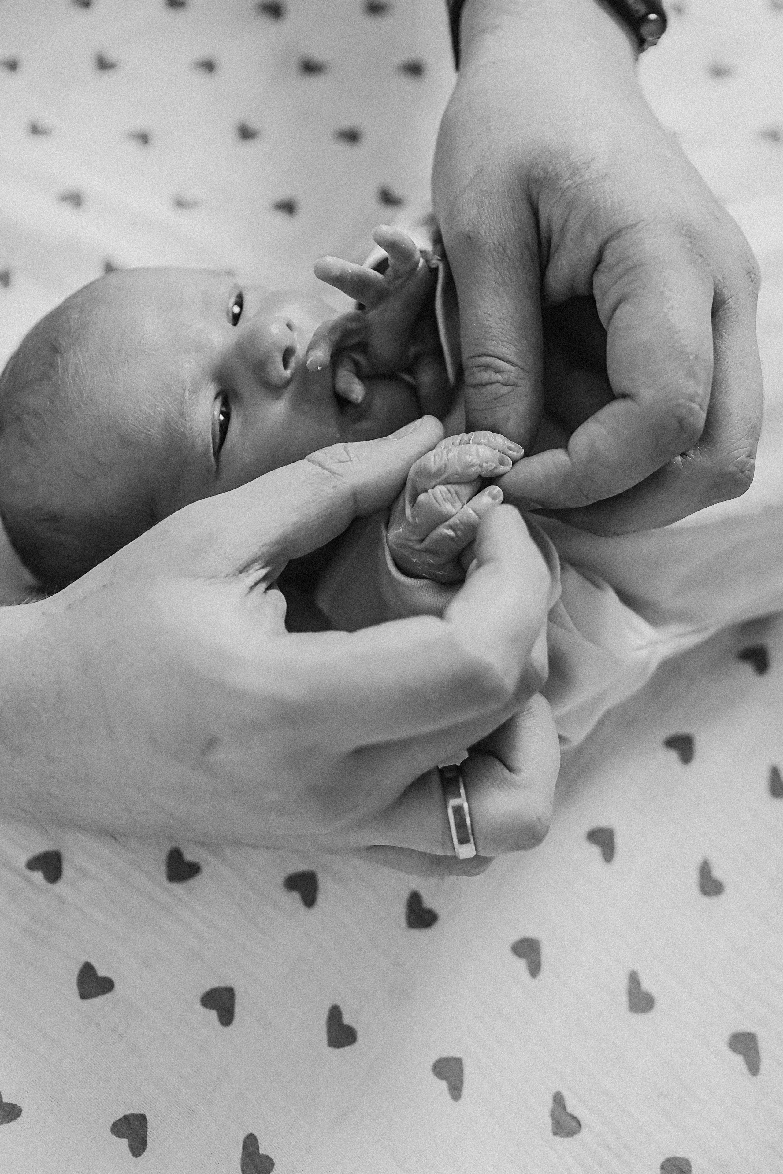 Выписка палата+внизу ПЦЭ. Семейный фотограф Тюмень, фотограф на роды Салмина Мария